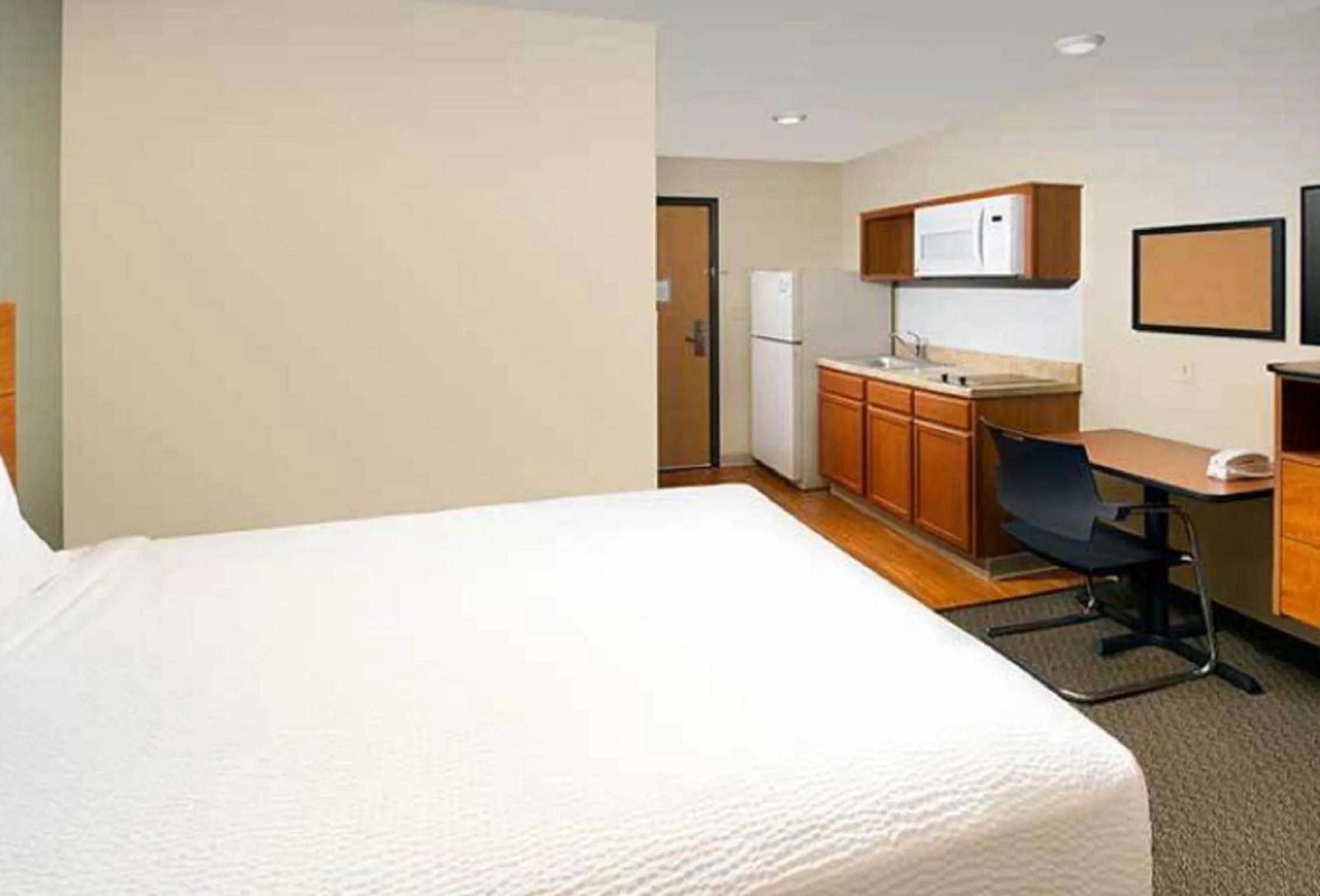 Photo of the whole room, Bed in WoodSpring Suites Dallas Rockwall