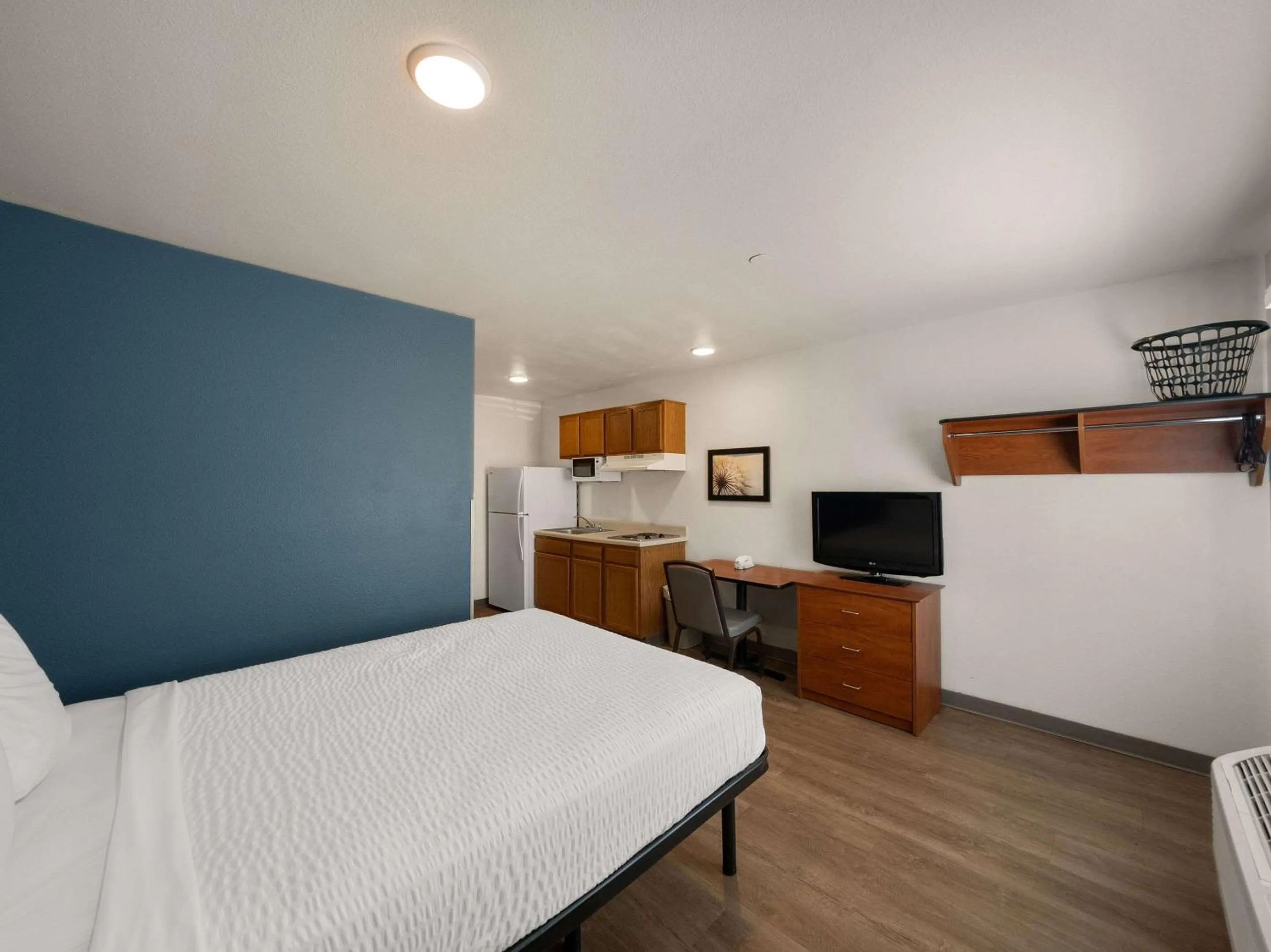 Bedroom, Bed in WoodSpring Suites Dallas Rockwall
