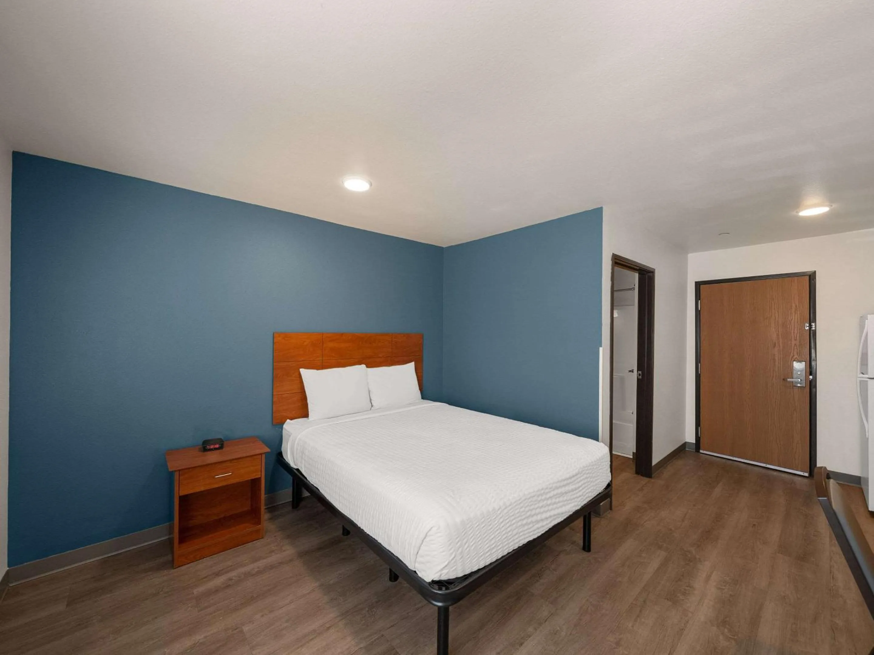 Bedroom, Bed in WoodSpring Suites Dallas Rockwall