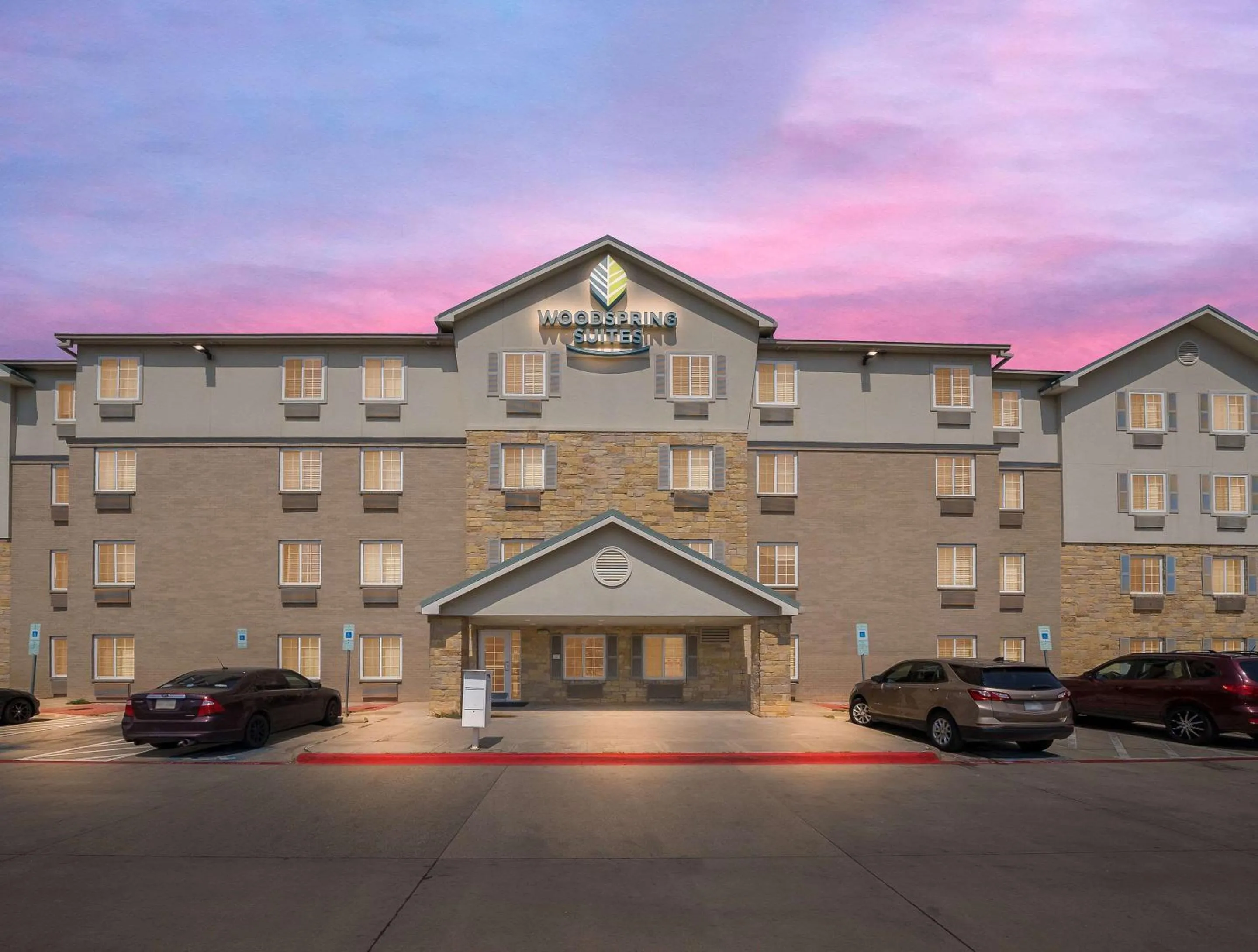 Property building in WoodSpring Suites Dallas Rockwall