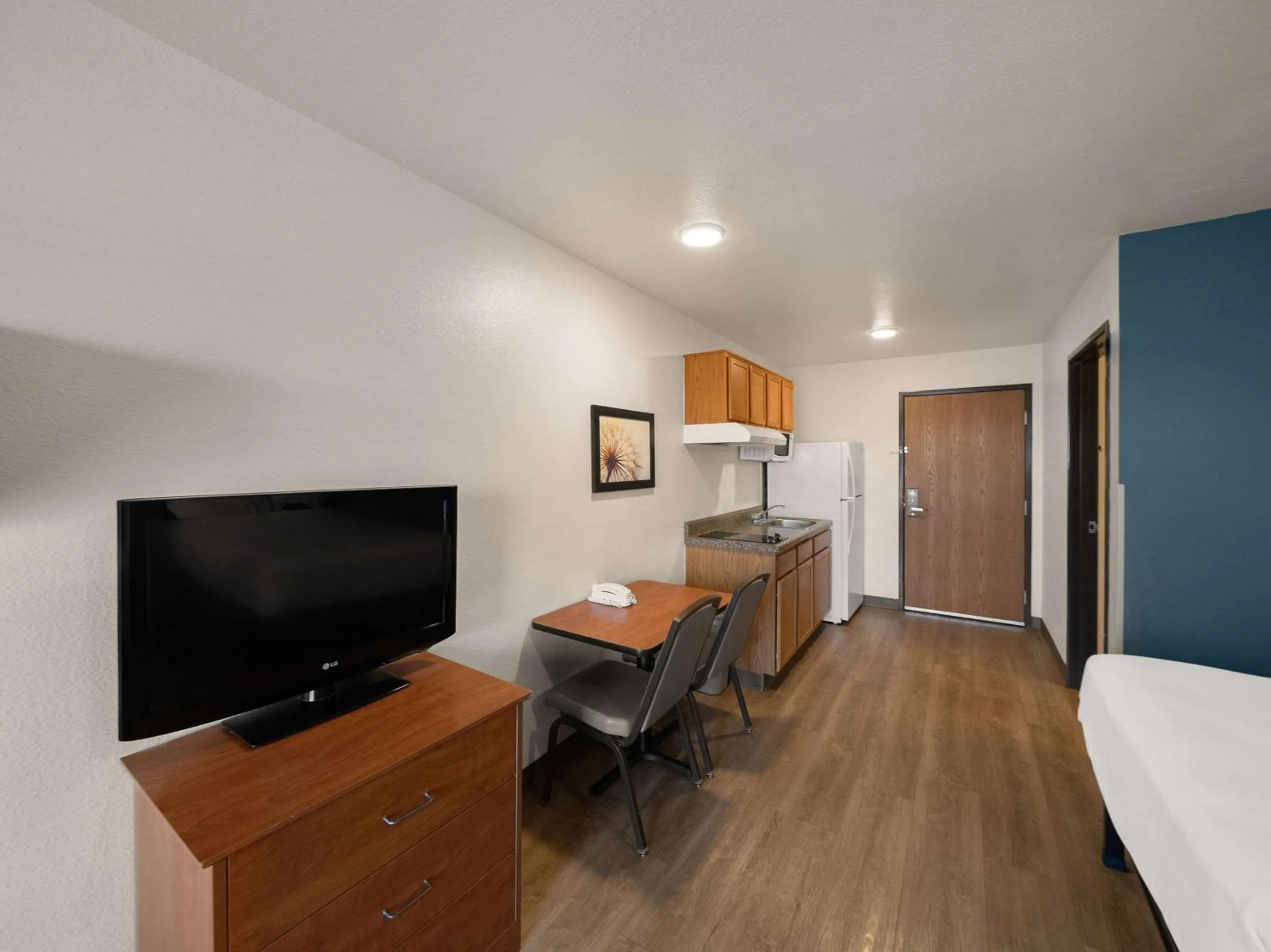 Bedroom, Bed in WoodSpring Suites Dallas Rockwall