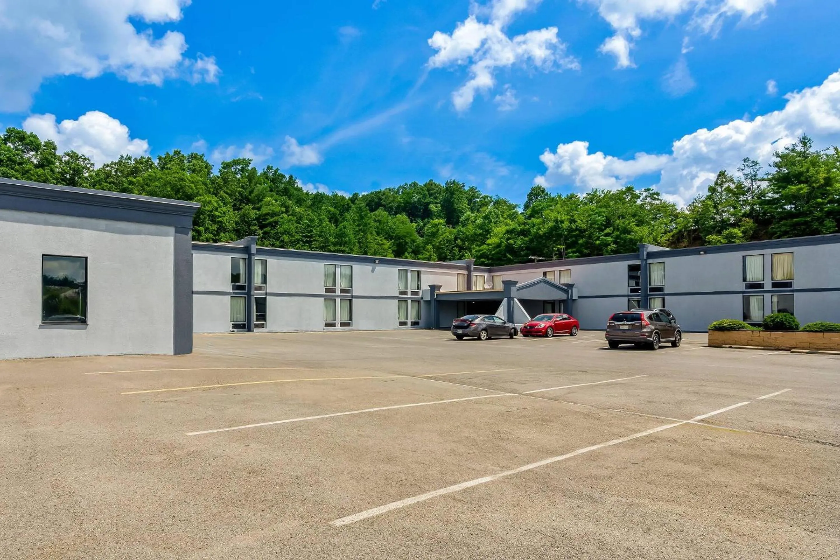 Property building in Econo Lodge Mt Hope - Beckley