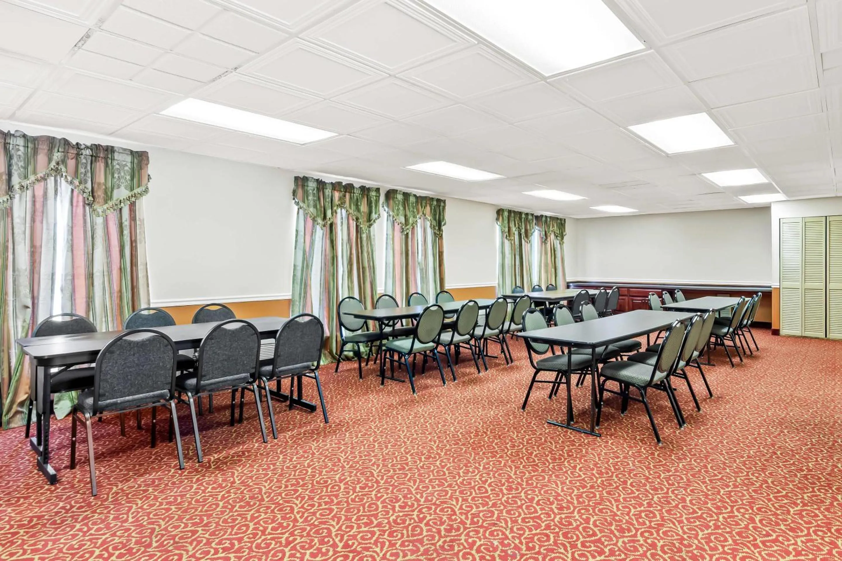 Meeting/conference room in Econo Lodge Mt Hope - Beckley