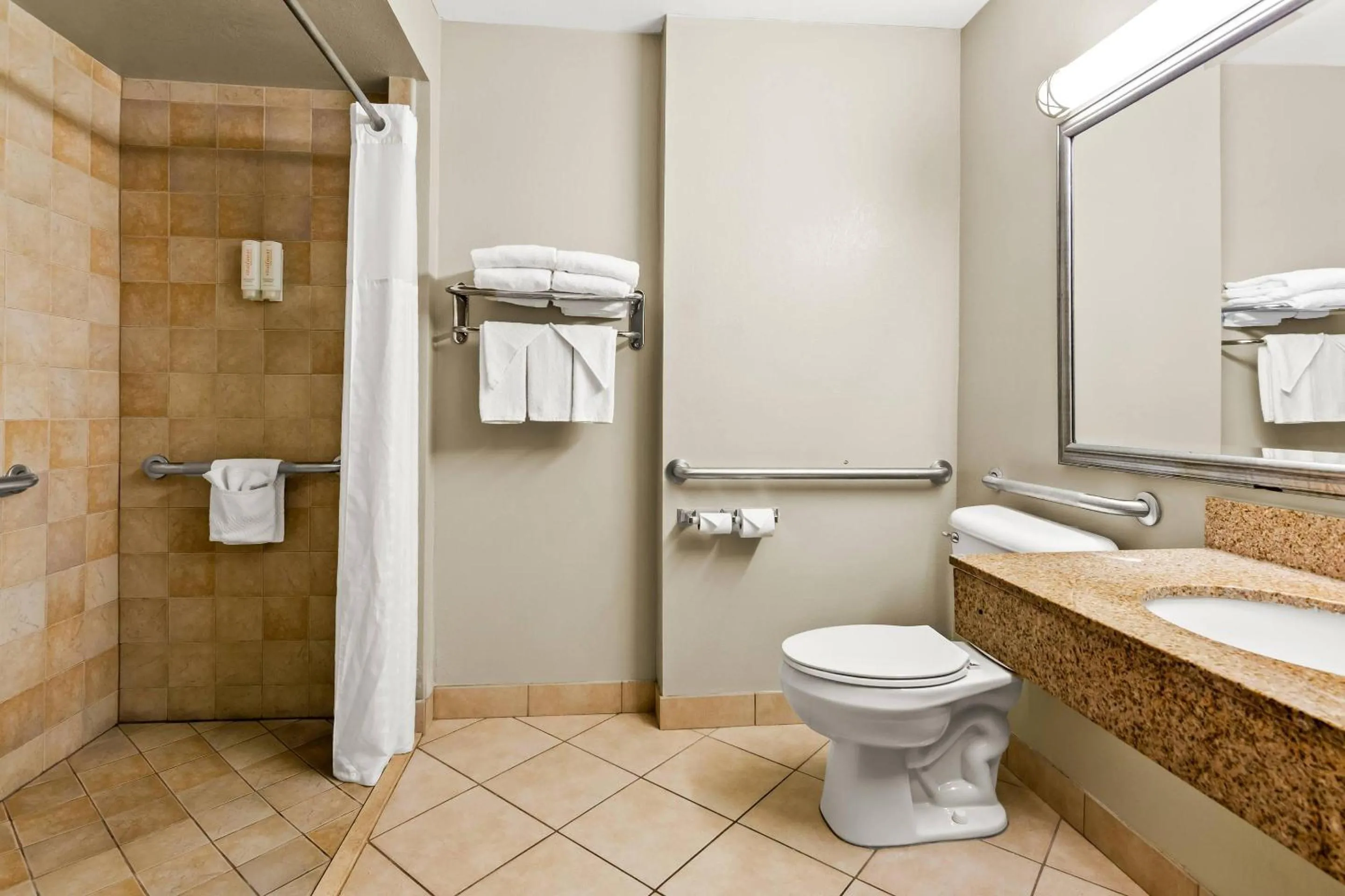 Bedroom in Econo Lodge Mt Hope - Beckley