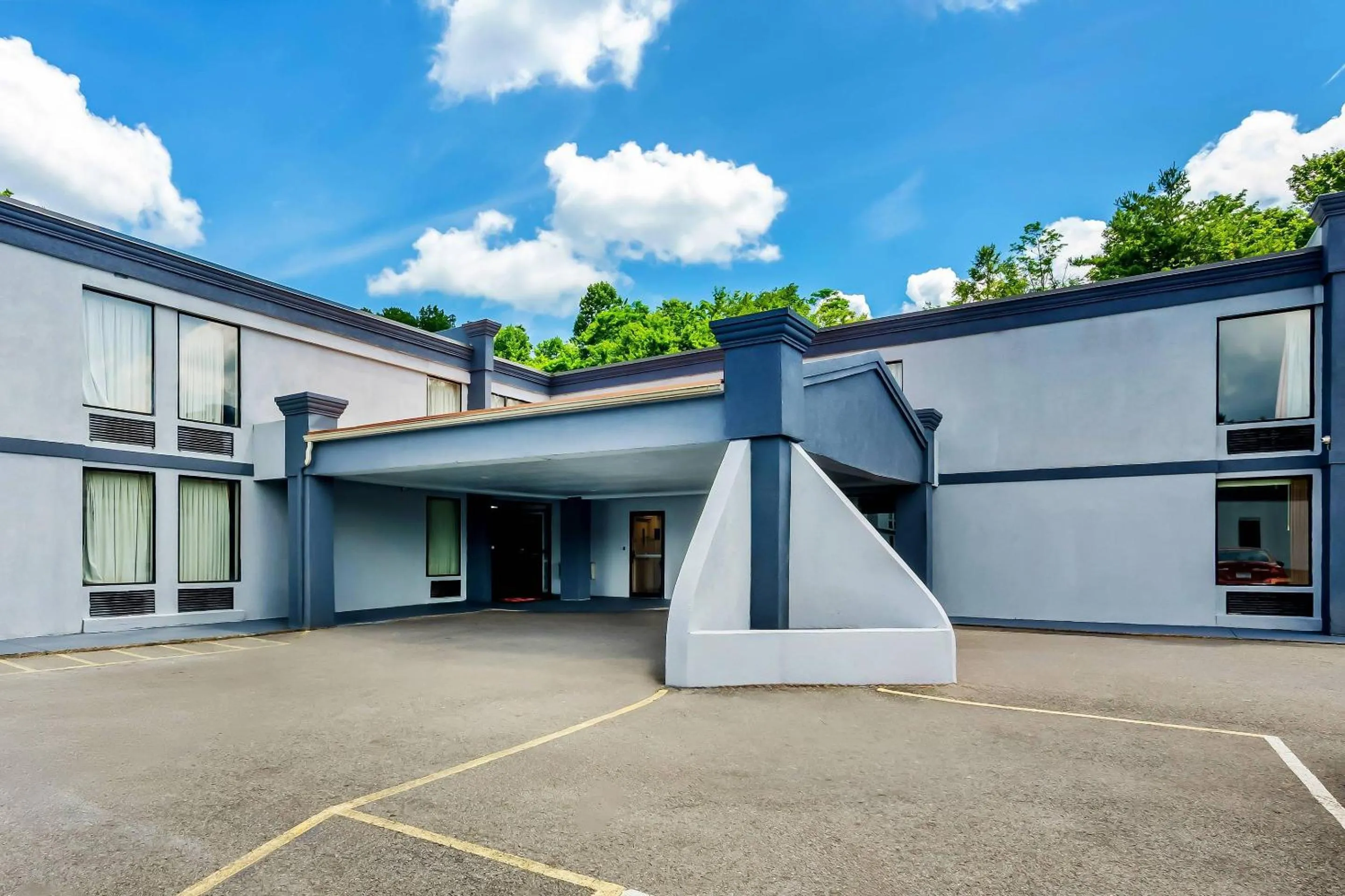 Property building in Econo Lodge Mt Hope - Beckley