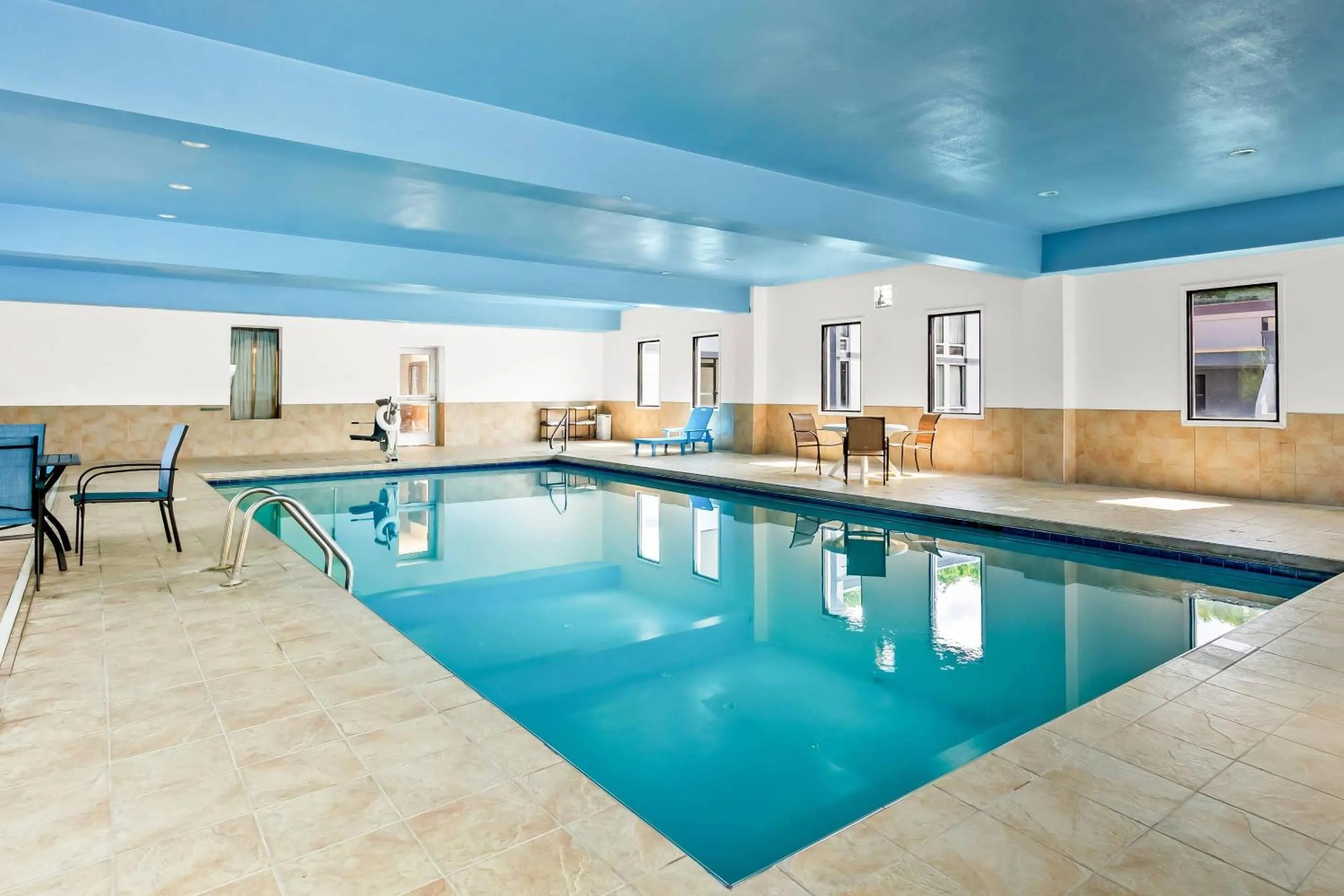 Swimming pool in Econo Lodge Mt Hope - Beckley North