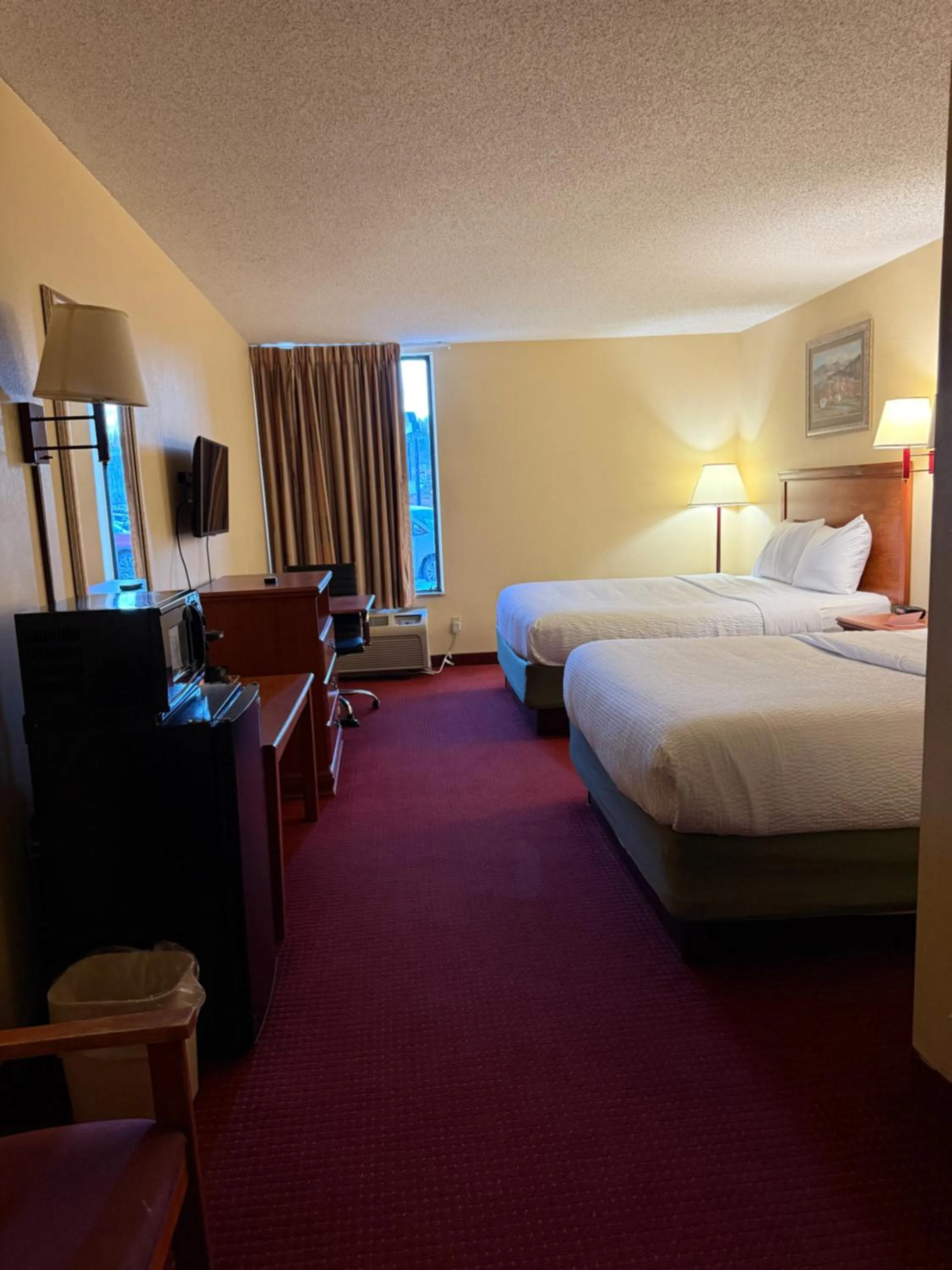 Bed in Econo Lodge Mt Hope - Beckley