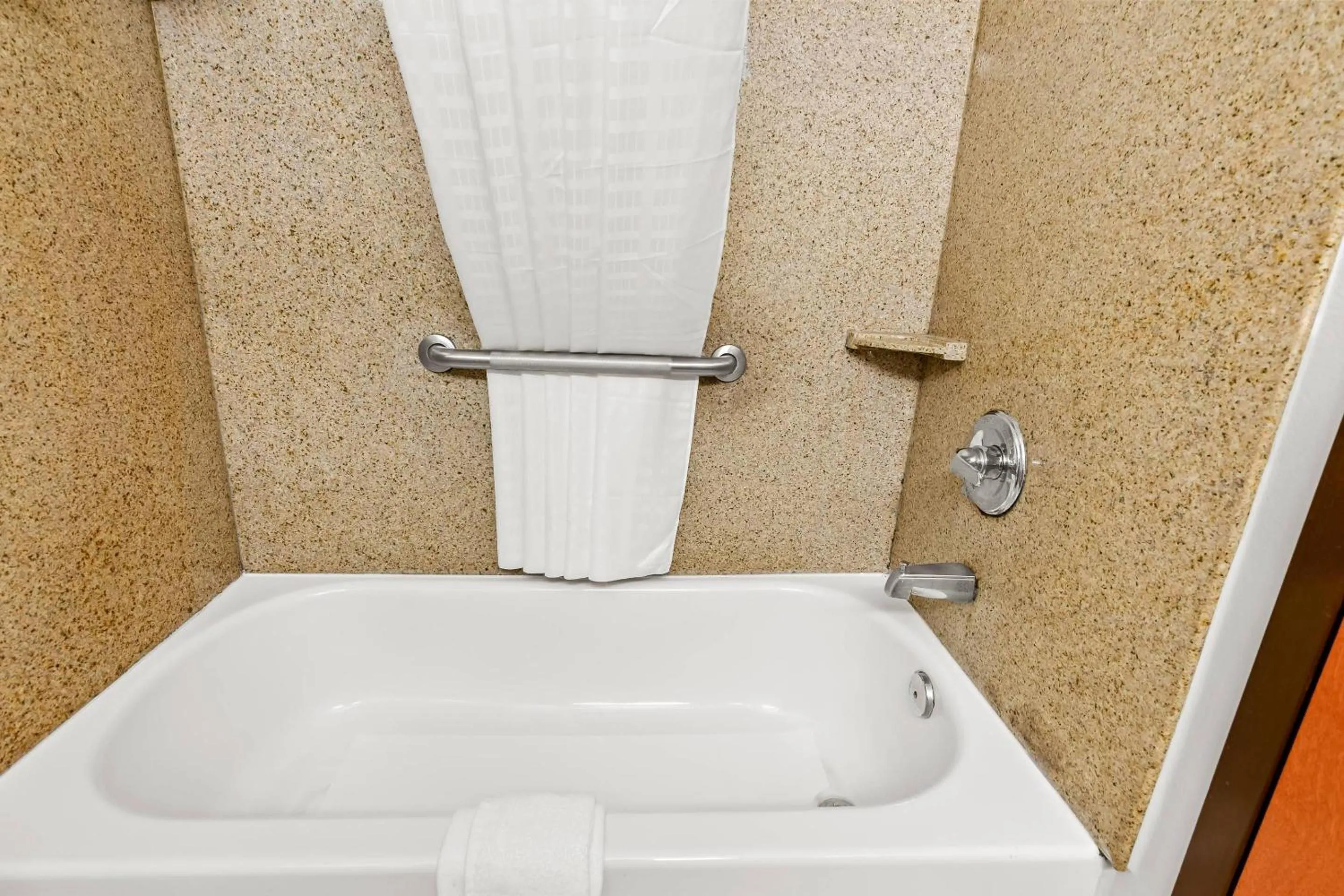 Bedroom in Econo Lodge Mt Hope - Beckley