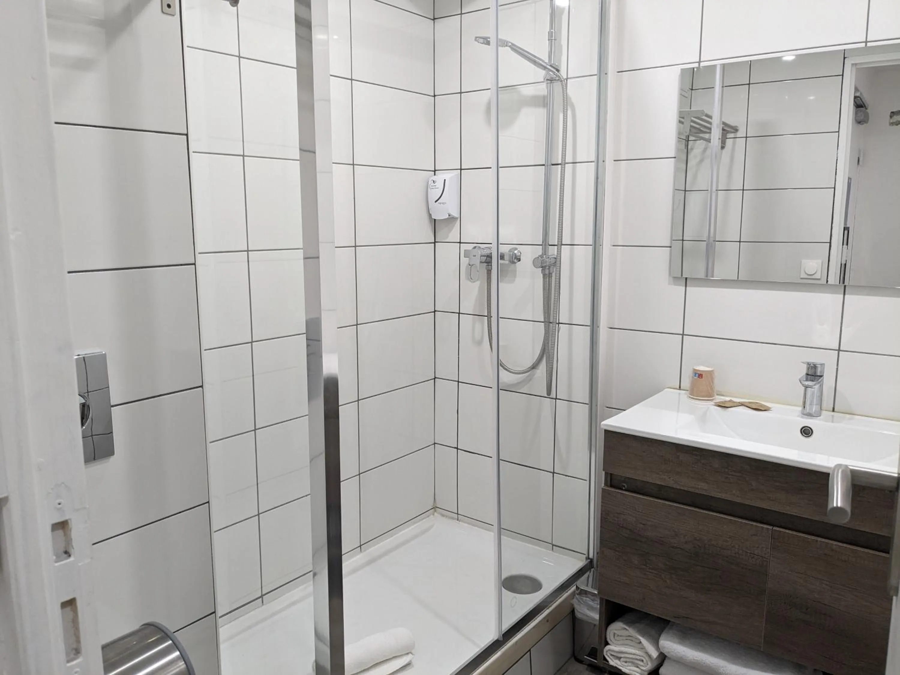 Shower in Hotel Morand