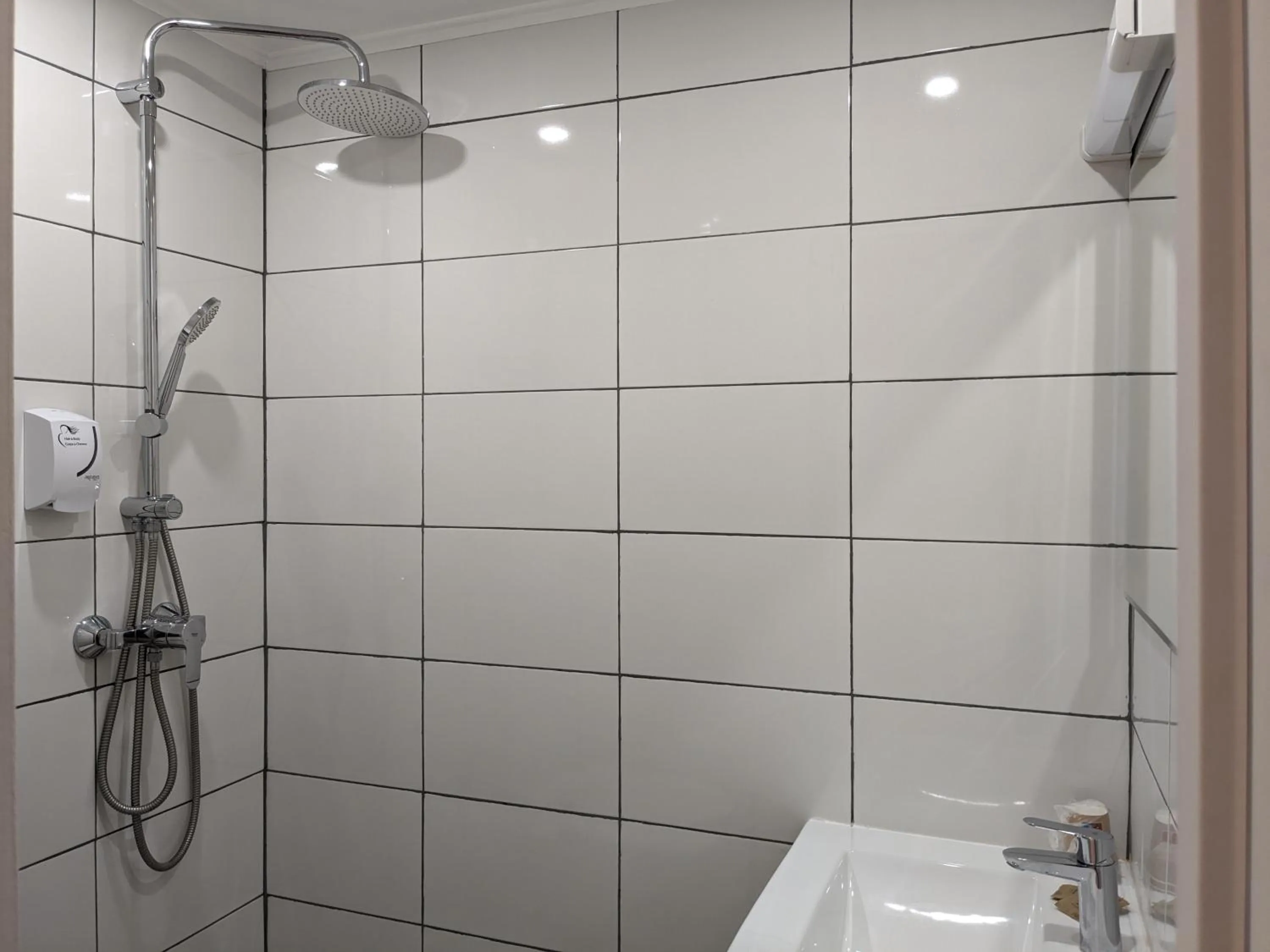 Shower in Hotel Morand