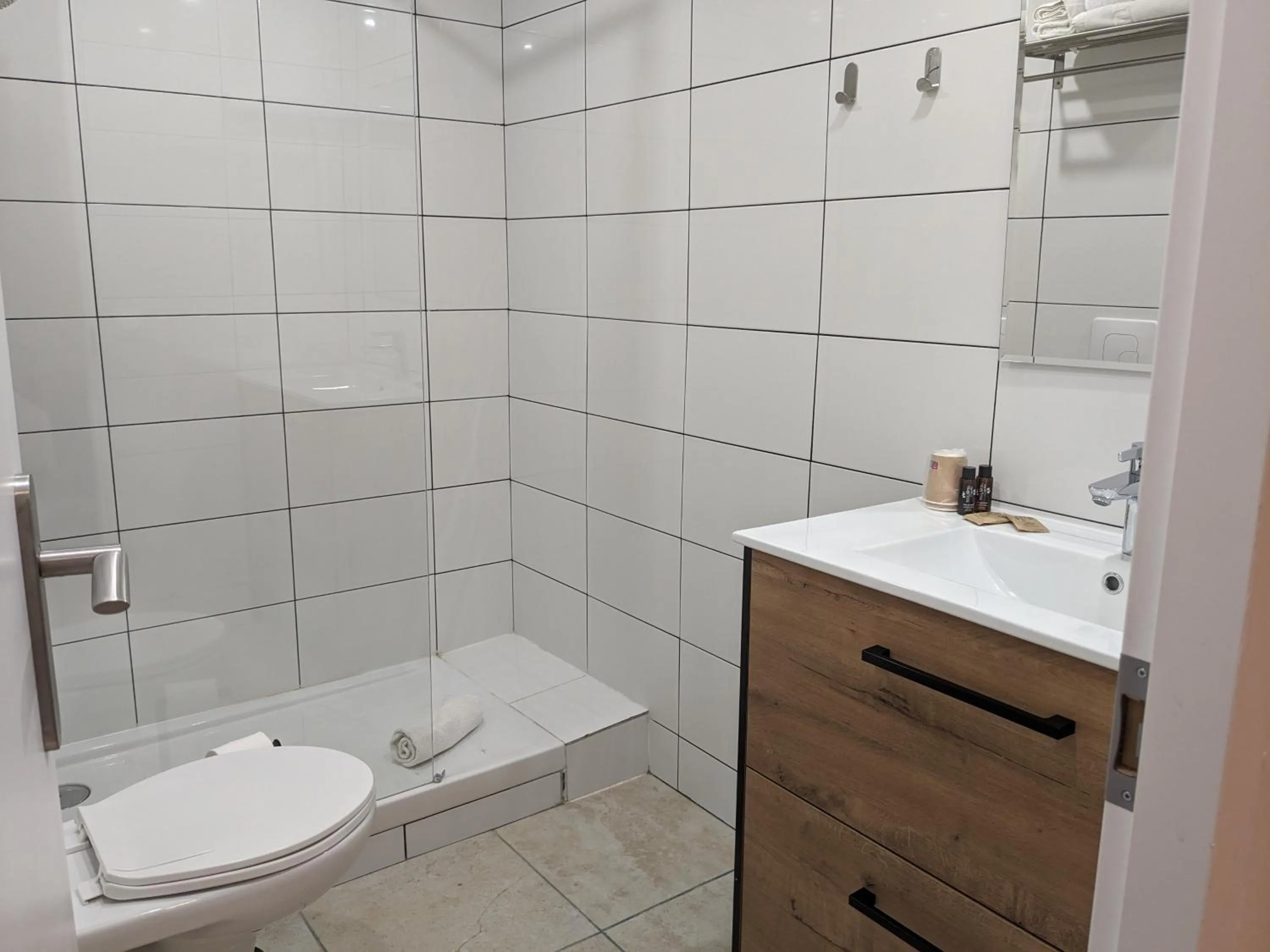 Shower in Hotel Morand