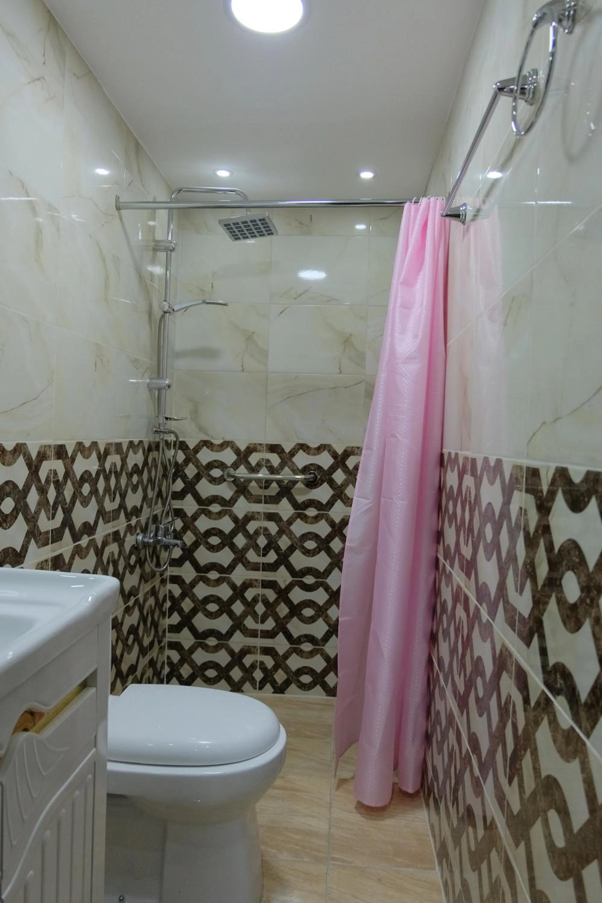 Shower in Petra Guests Hotel