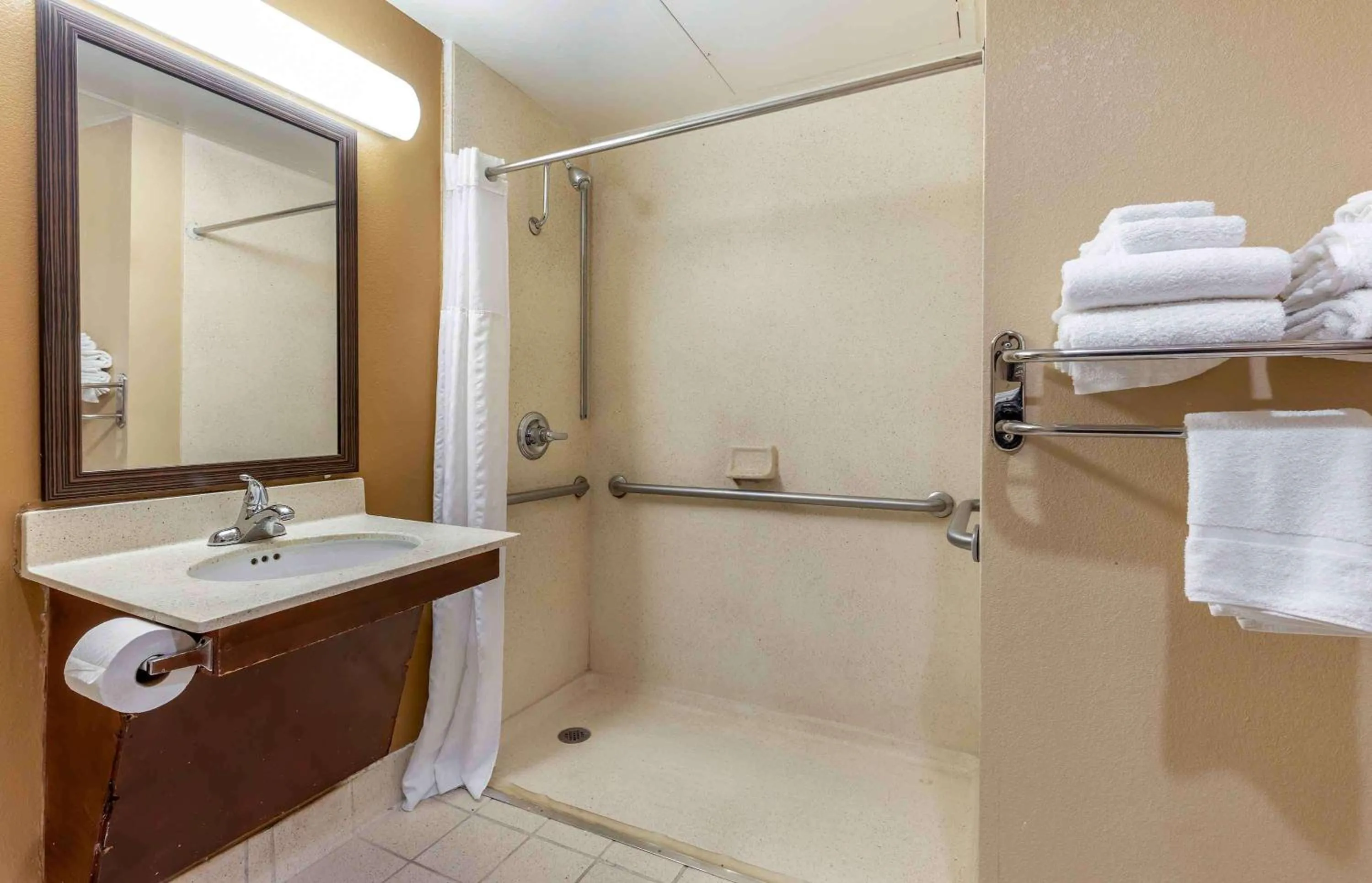 Bathroom in Extended Stay America Suites - Dallas - Frankford Road