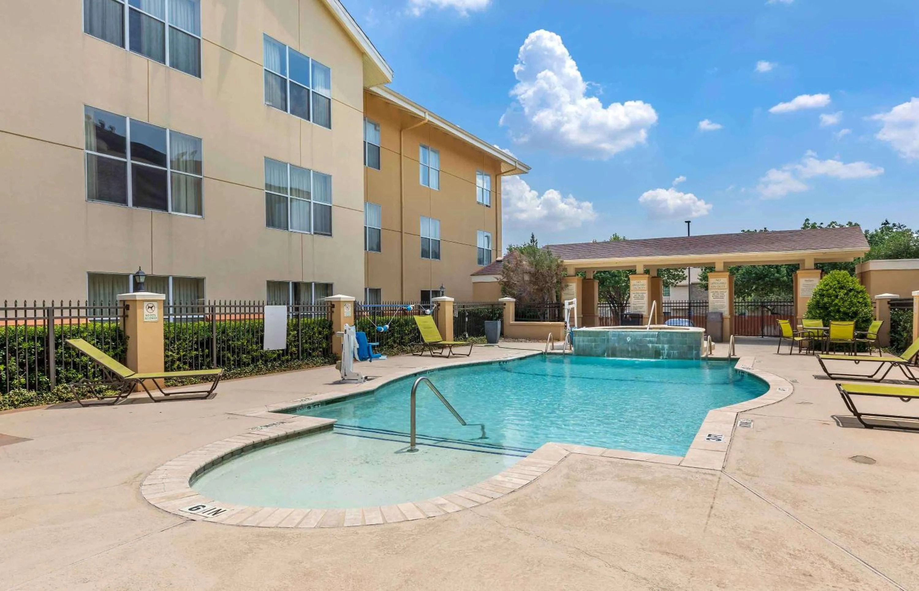 Pool view in Extended Stay America Suites - Dallas - Frankford Road