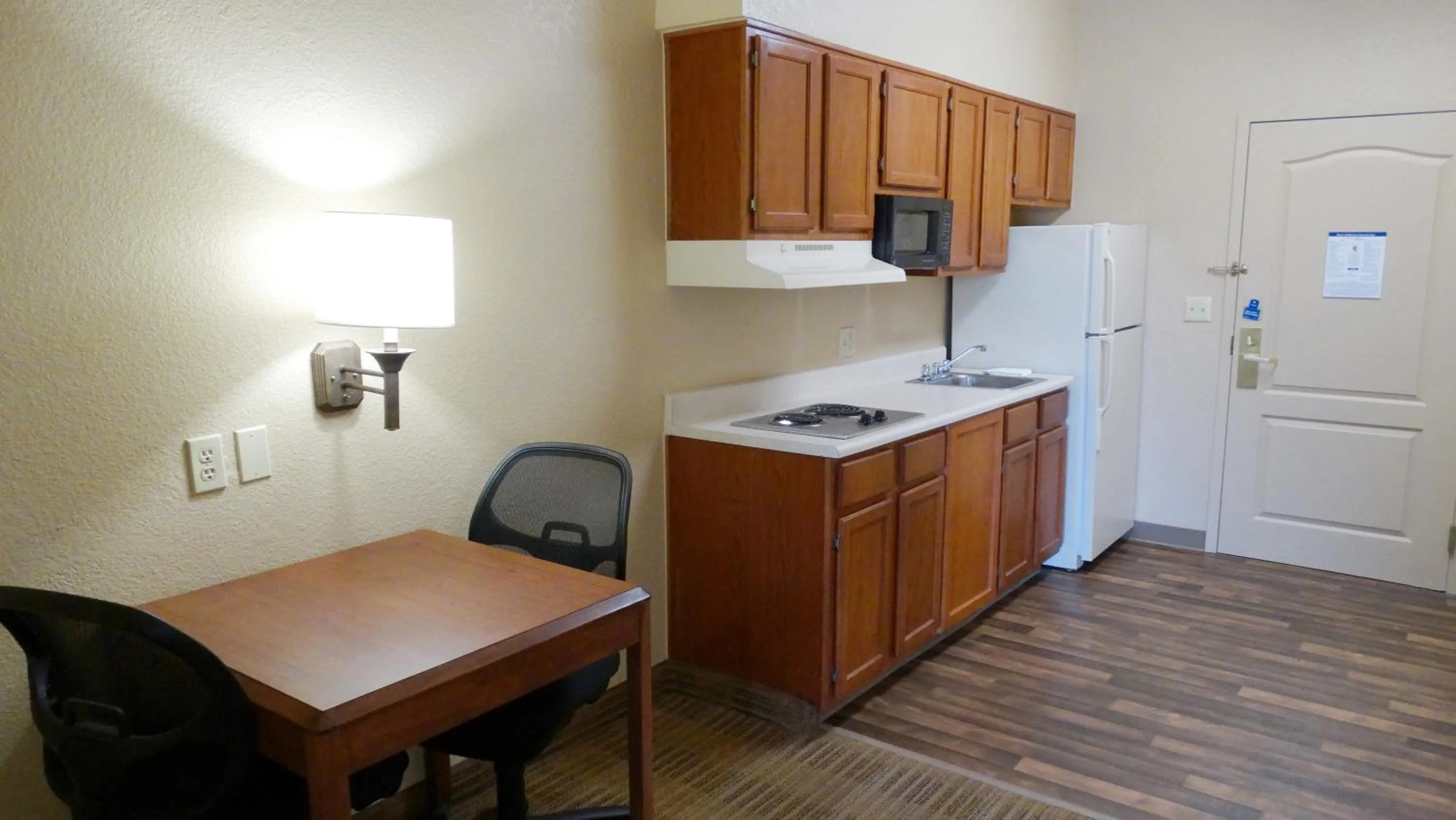 Kitchen or kitchenette in Extended Stay America Suites - Dallas - Frankford Road