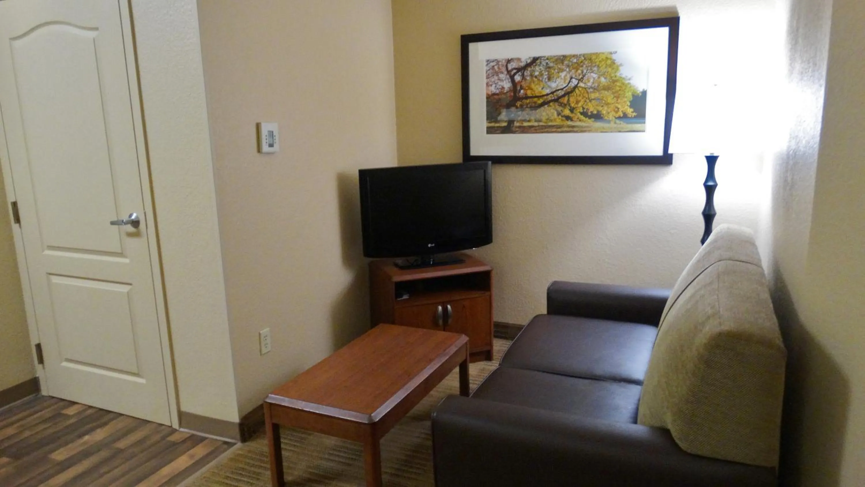 Living room in Extended Stay America Suites - Dallas - Frankford Road