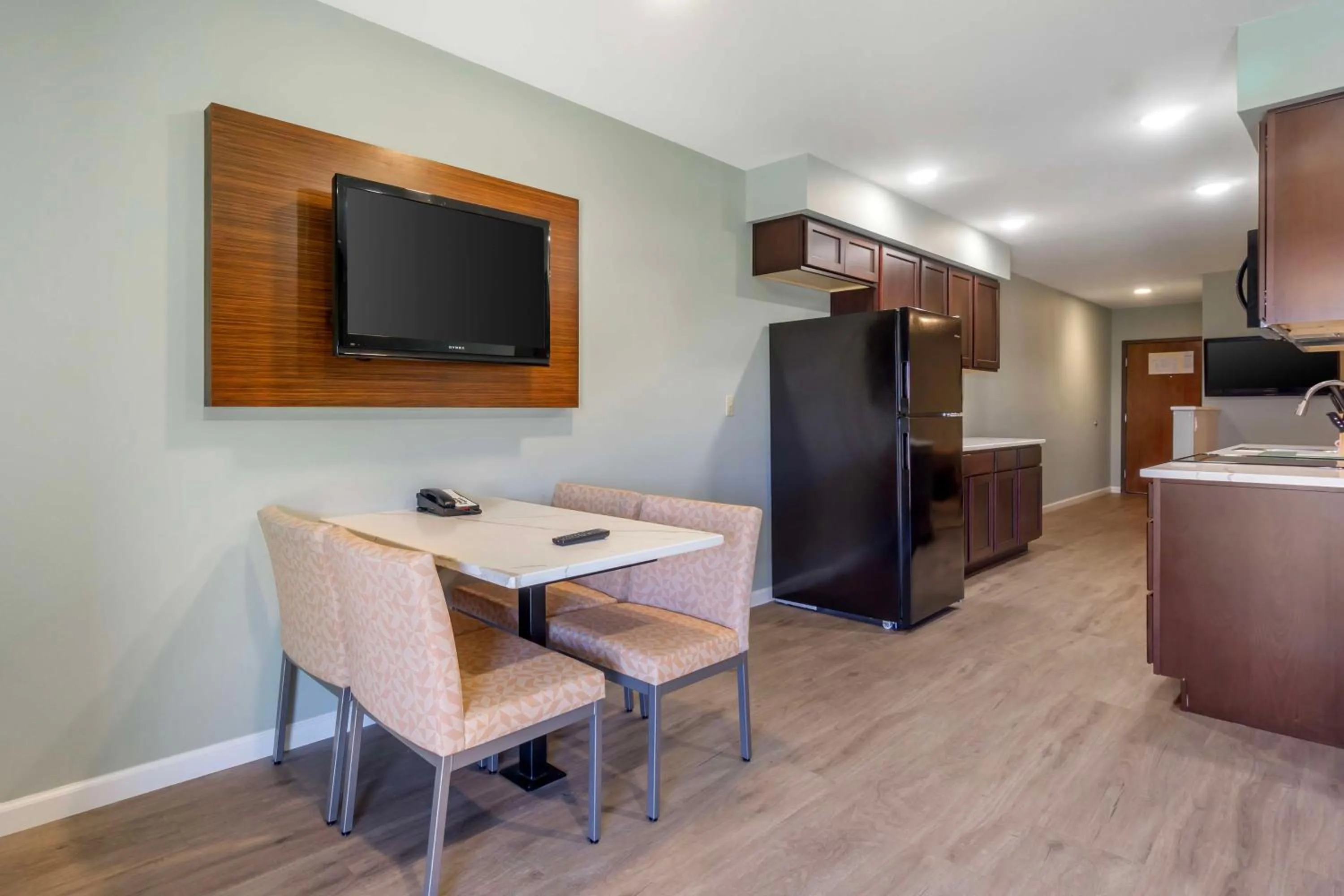 Photo of the whole room in Best Western Plus Ahtanum Inn