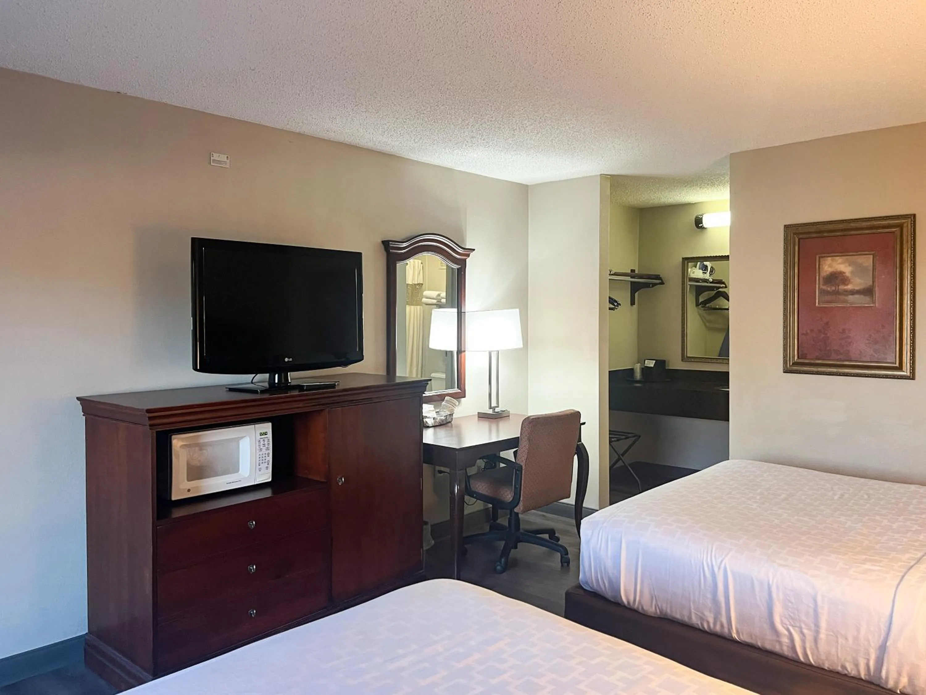 Photo of the whole room, Bed in Motel 6 Stafford, VA Quantico