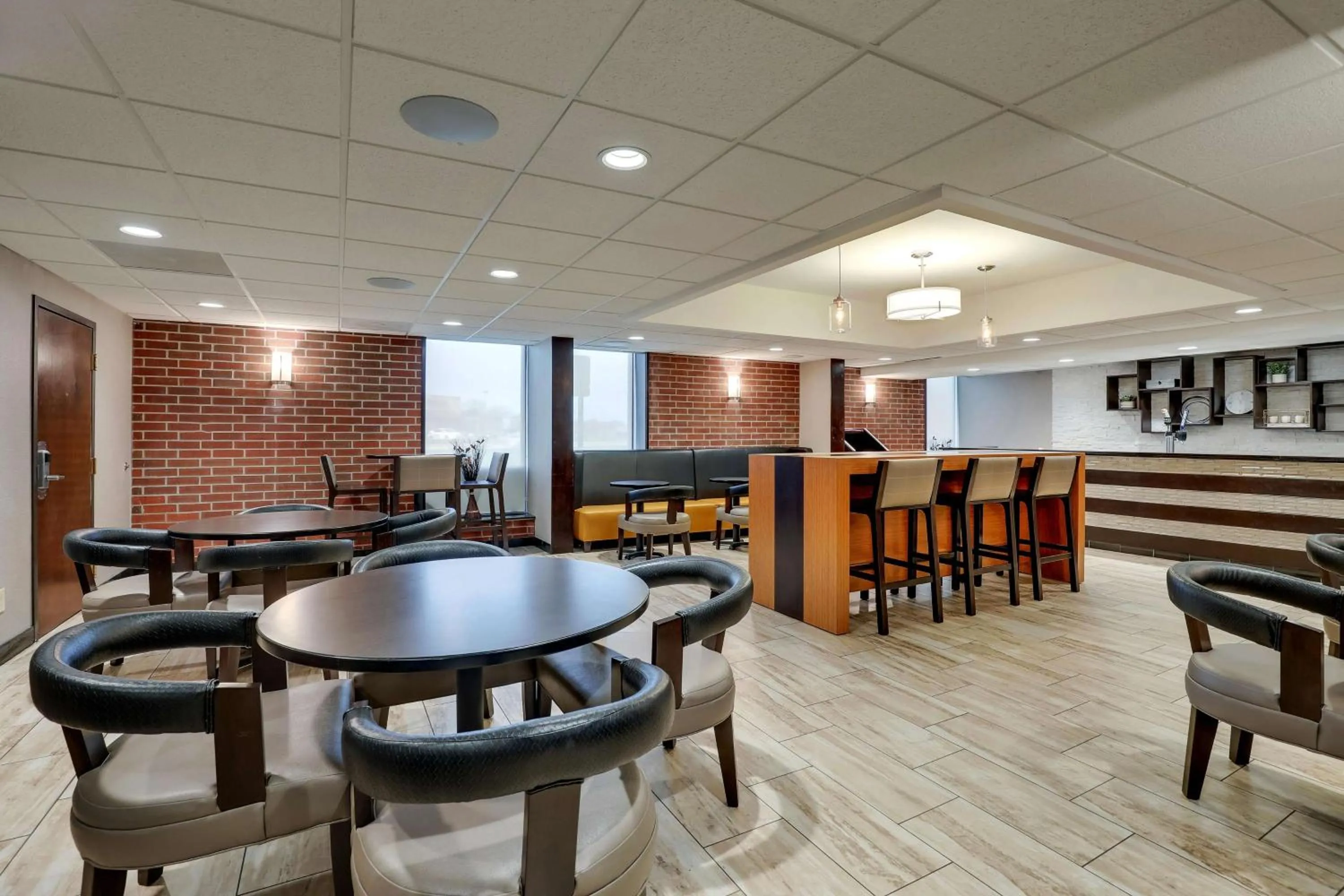 Property building in Drury Inn & Suites Springfield