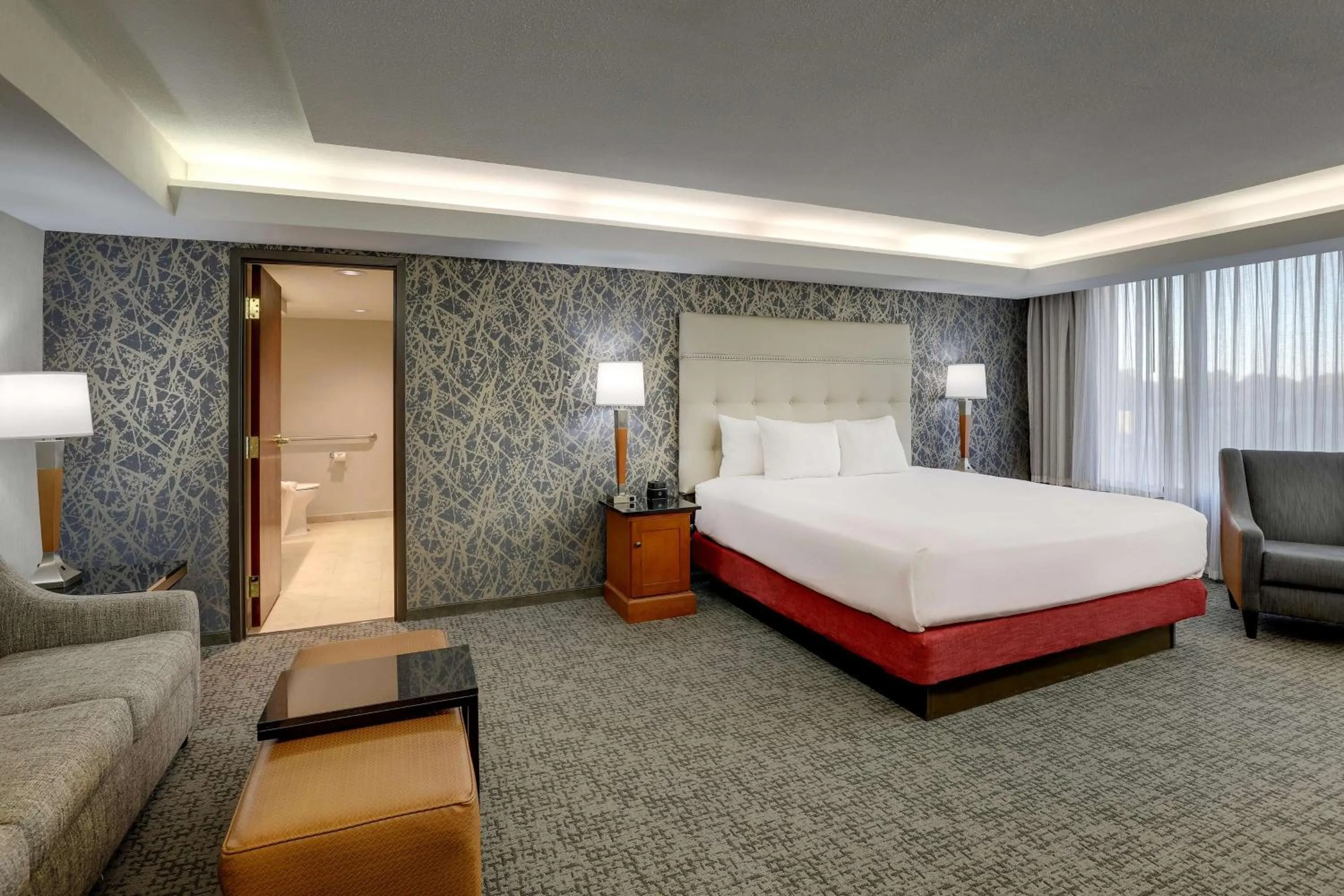 Bedroom, Bed in Drury Inn & Suites Springfield