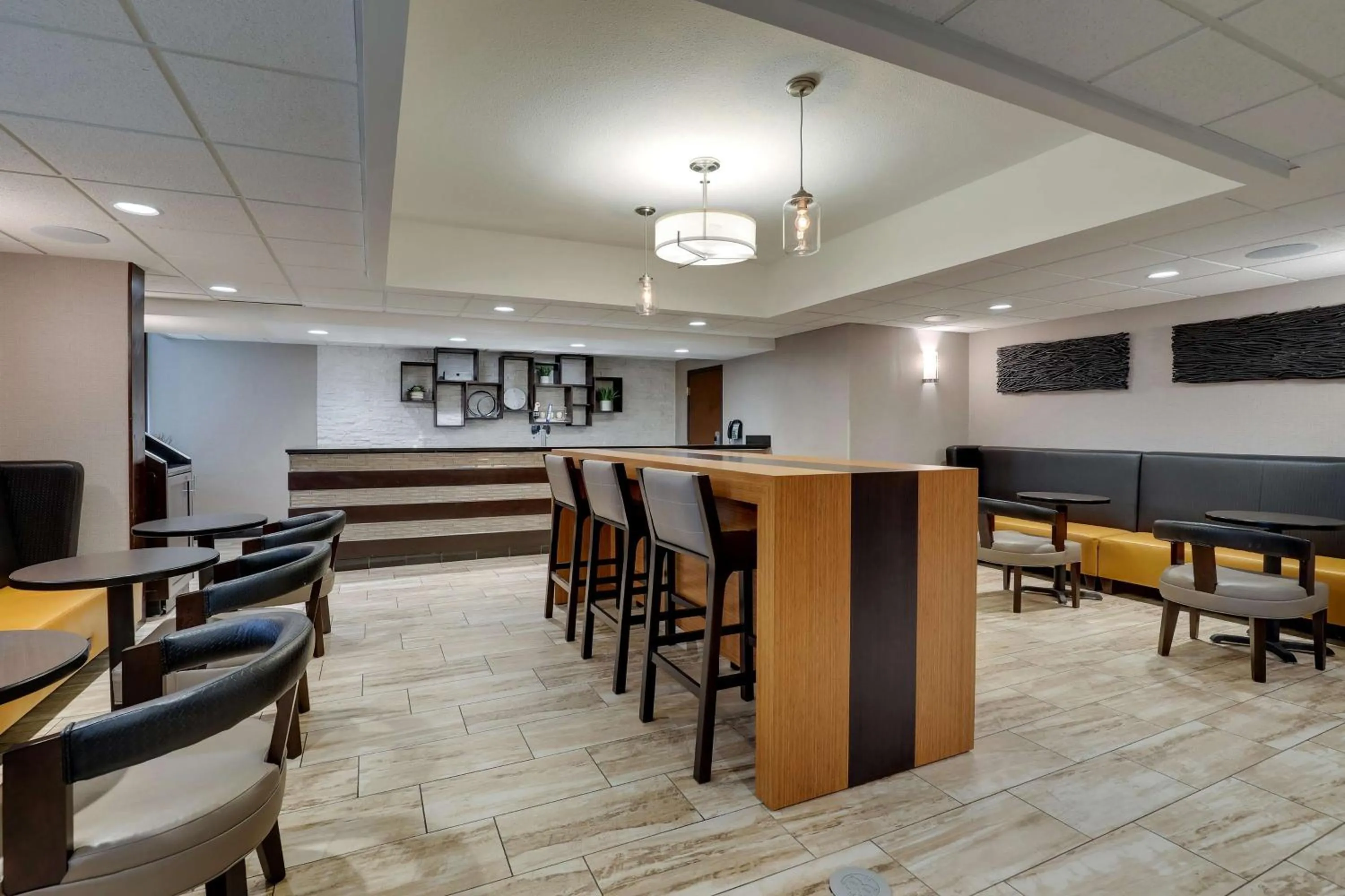 Property building in Drury Inn & Suites Springfield
