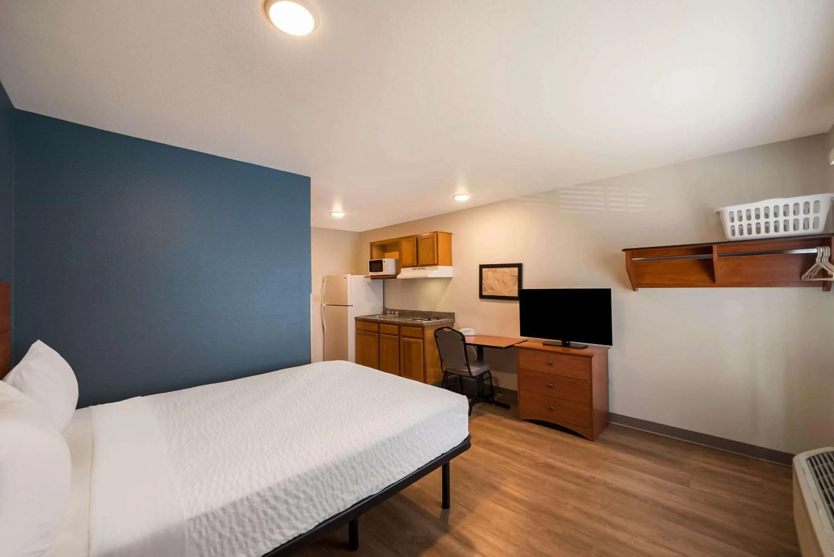 Bedroom, Bed in WoodSpring Suites Fort Worth Fossil Creek