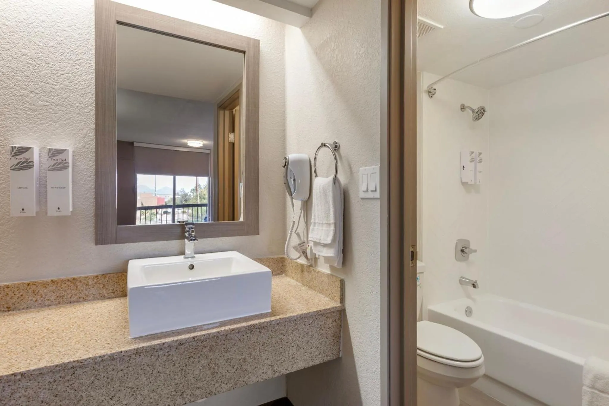 Bathroom in Red Roof Inn Tucson South - Airport