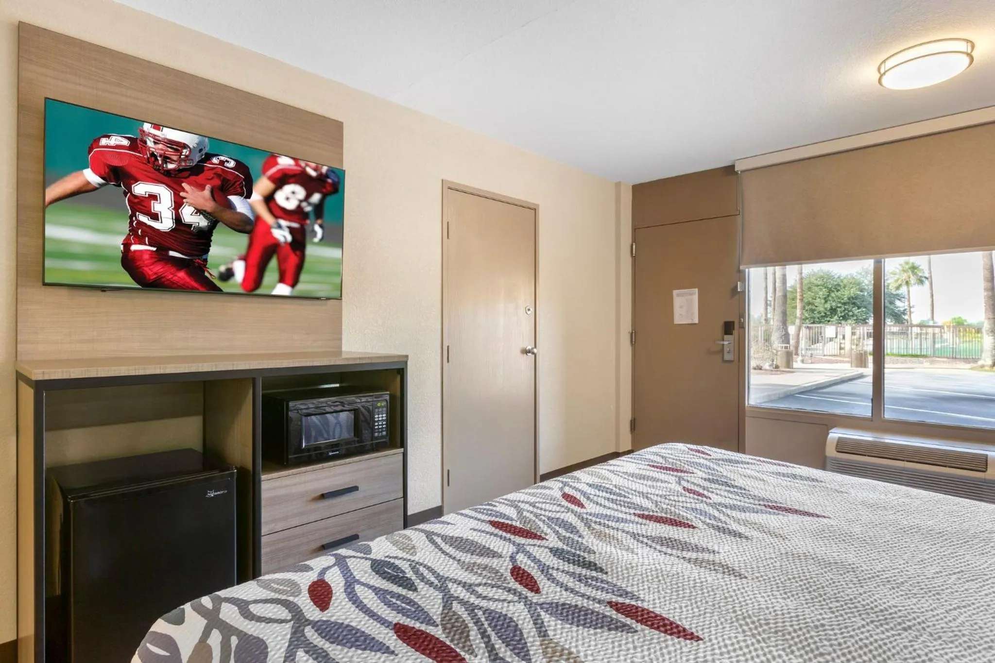 Bedroom, Bed in Red Roof Inn Tucson South - Airport