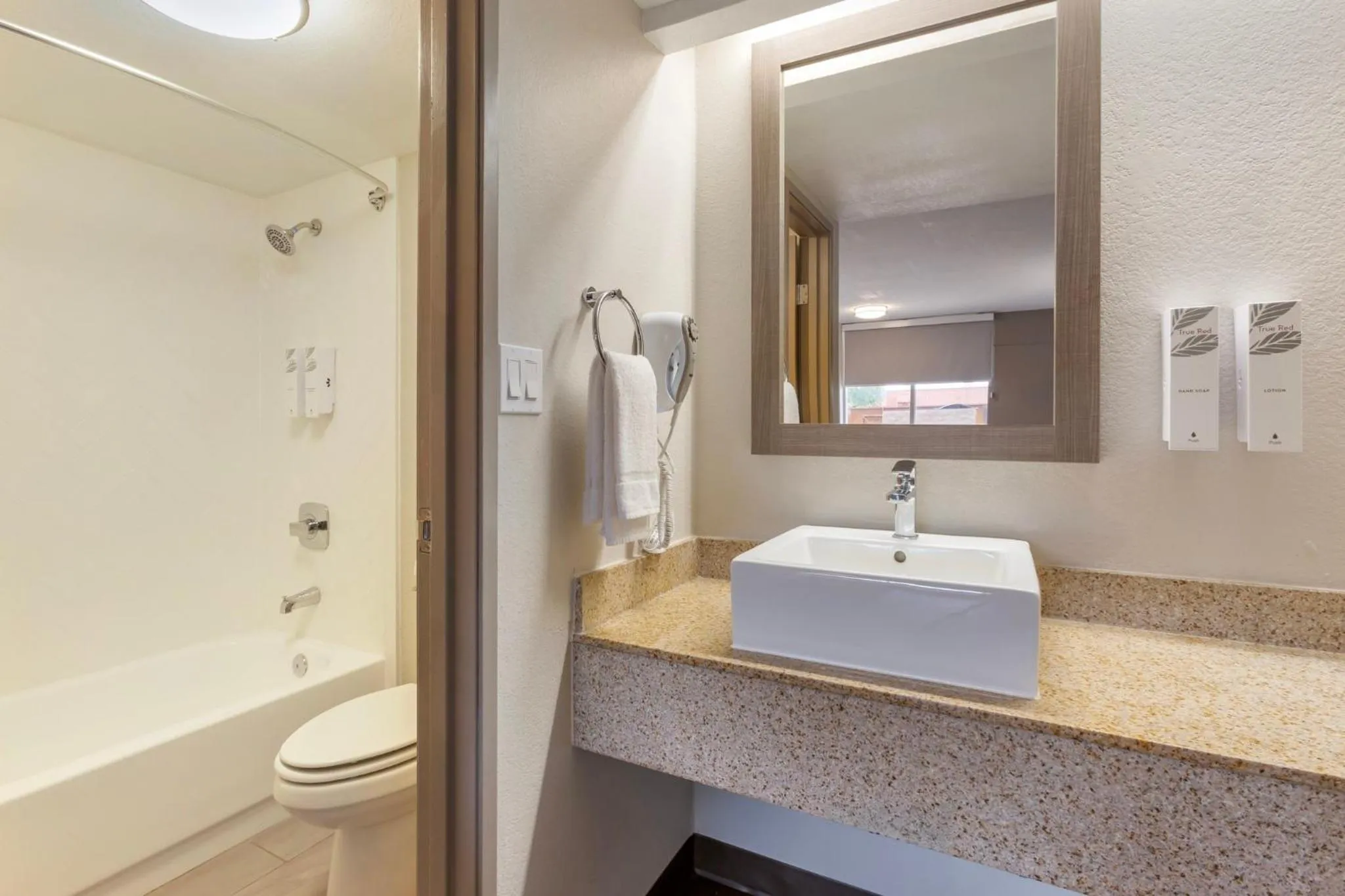 Bathroom in Red Roof Inn Tucson South - Airport