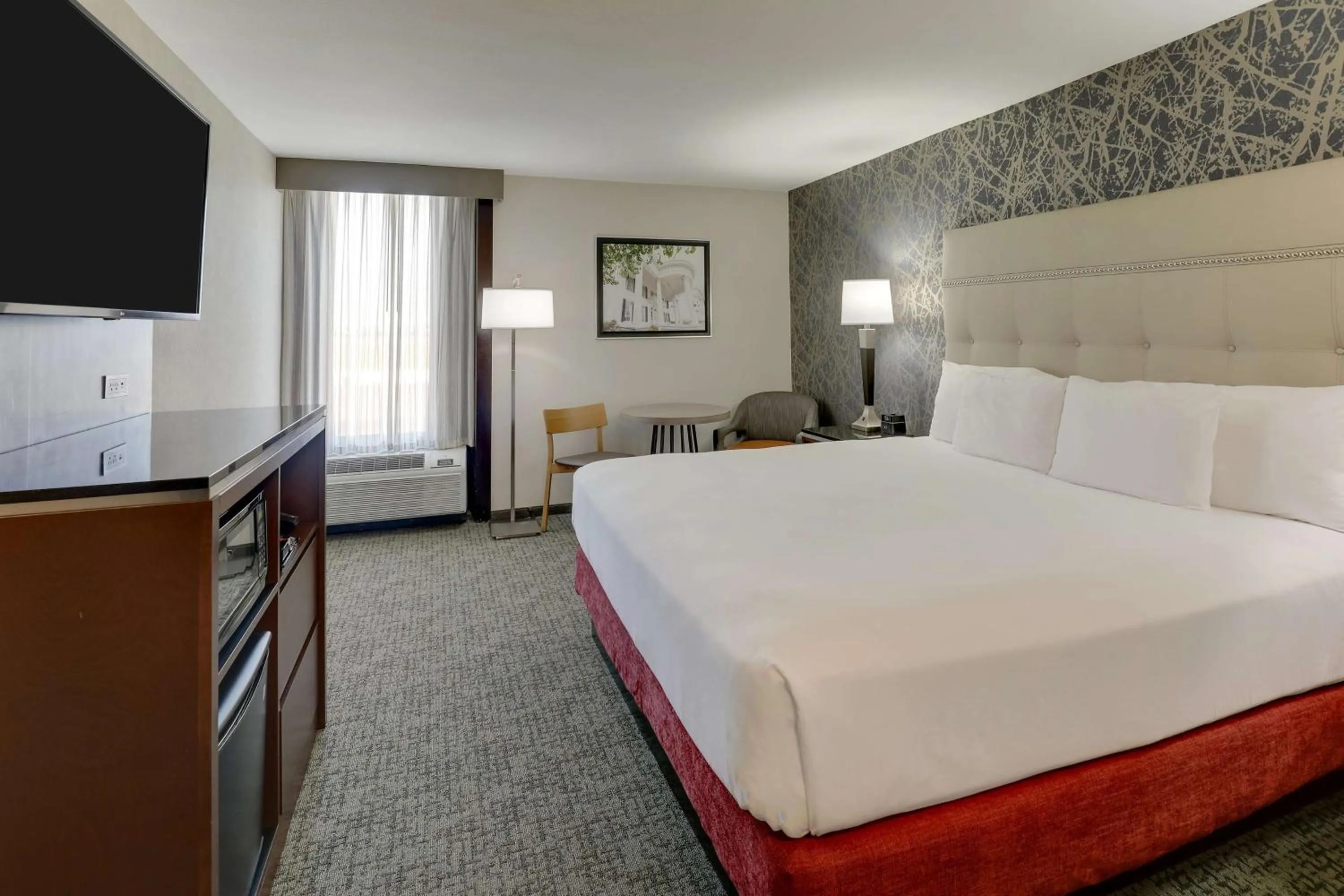 Bedroom, Bed in Drury Inn Paducah