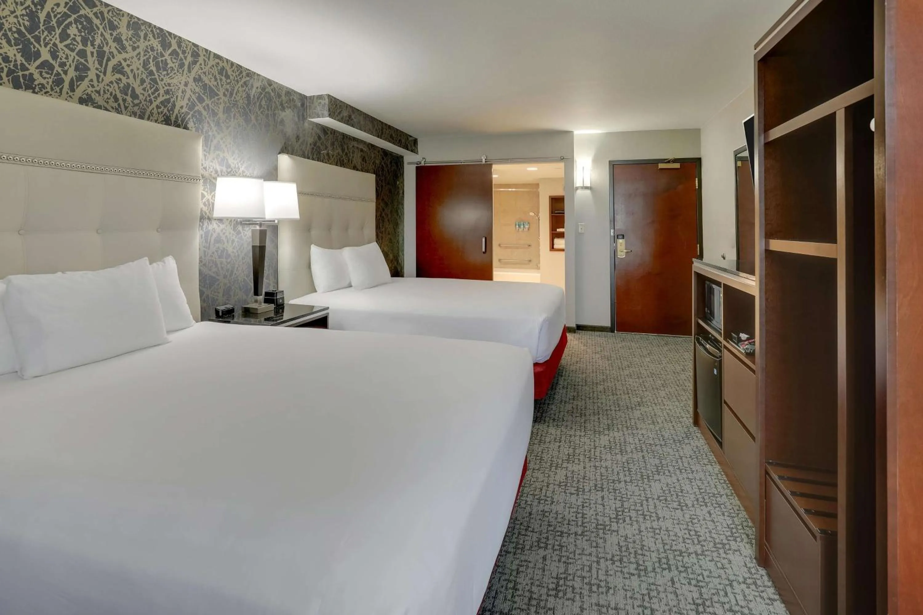 Bedroom, Bed in Drury Inn Paducah