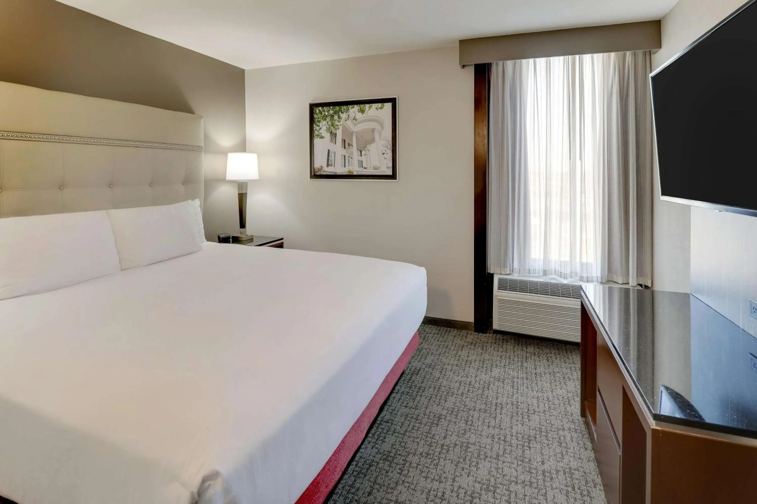 Bedroom, Bed in Drury Inn Paducah