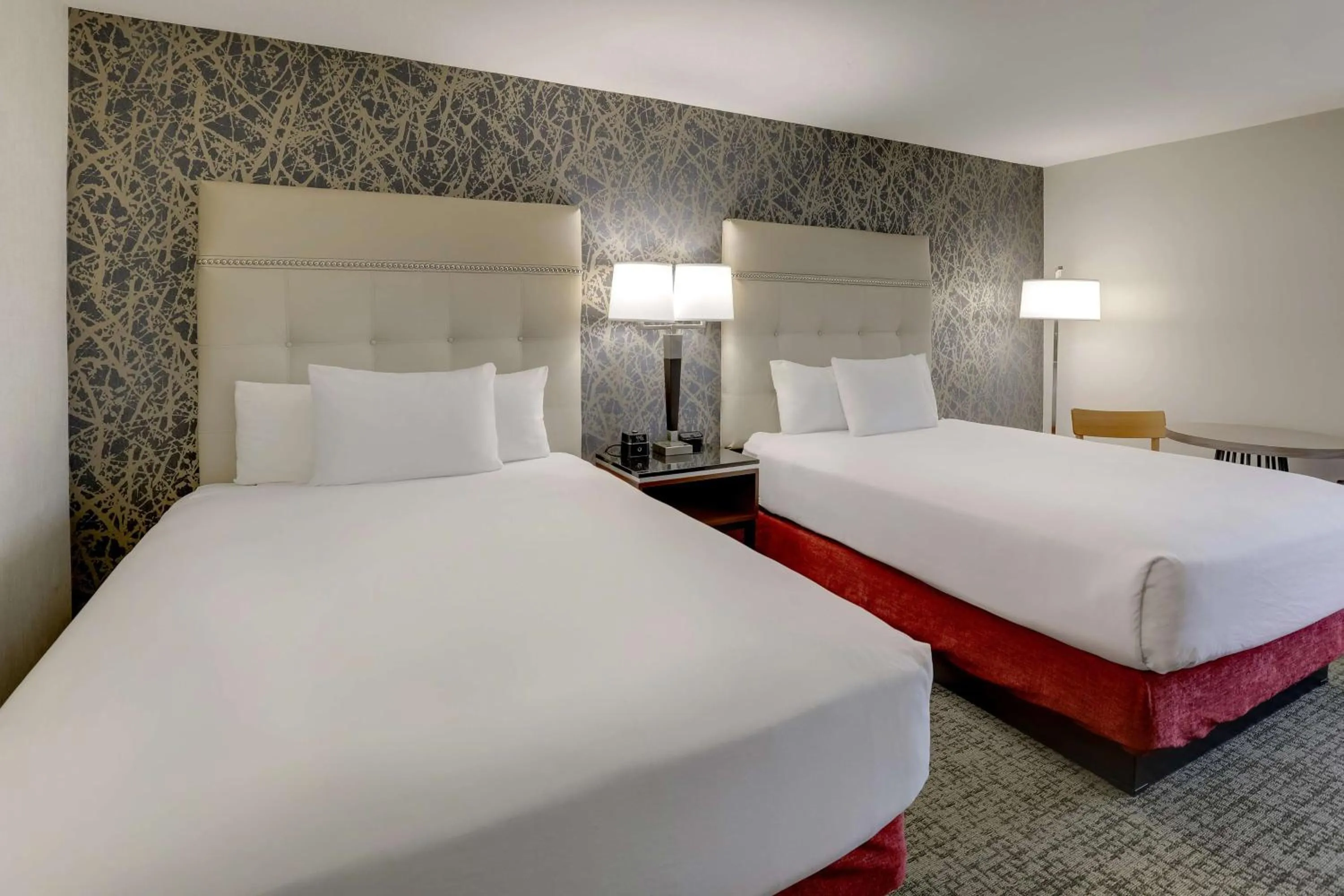 Bedroom, Bed in Drury Inn Paducah