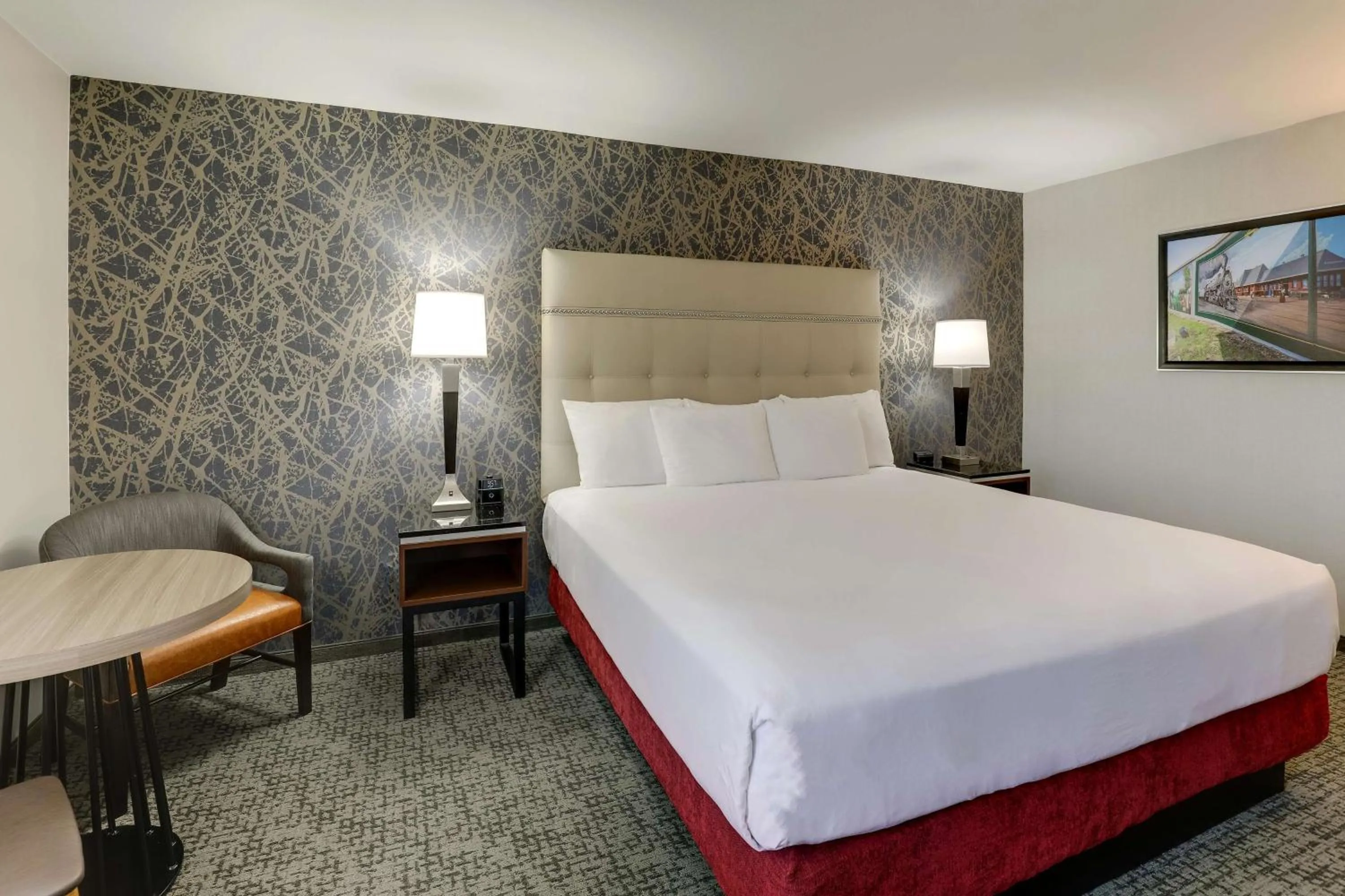 Bedroom, Bed in Drury Inn Paducah