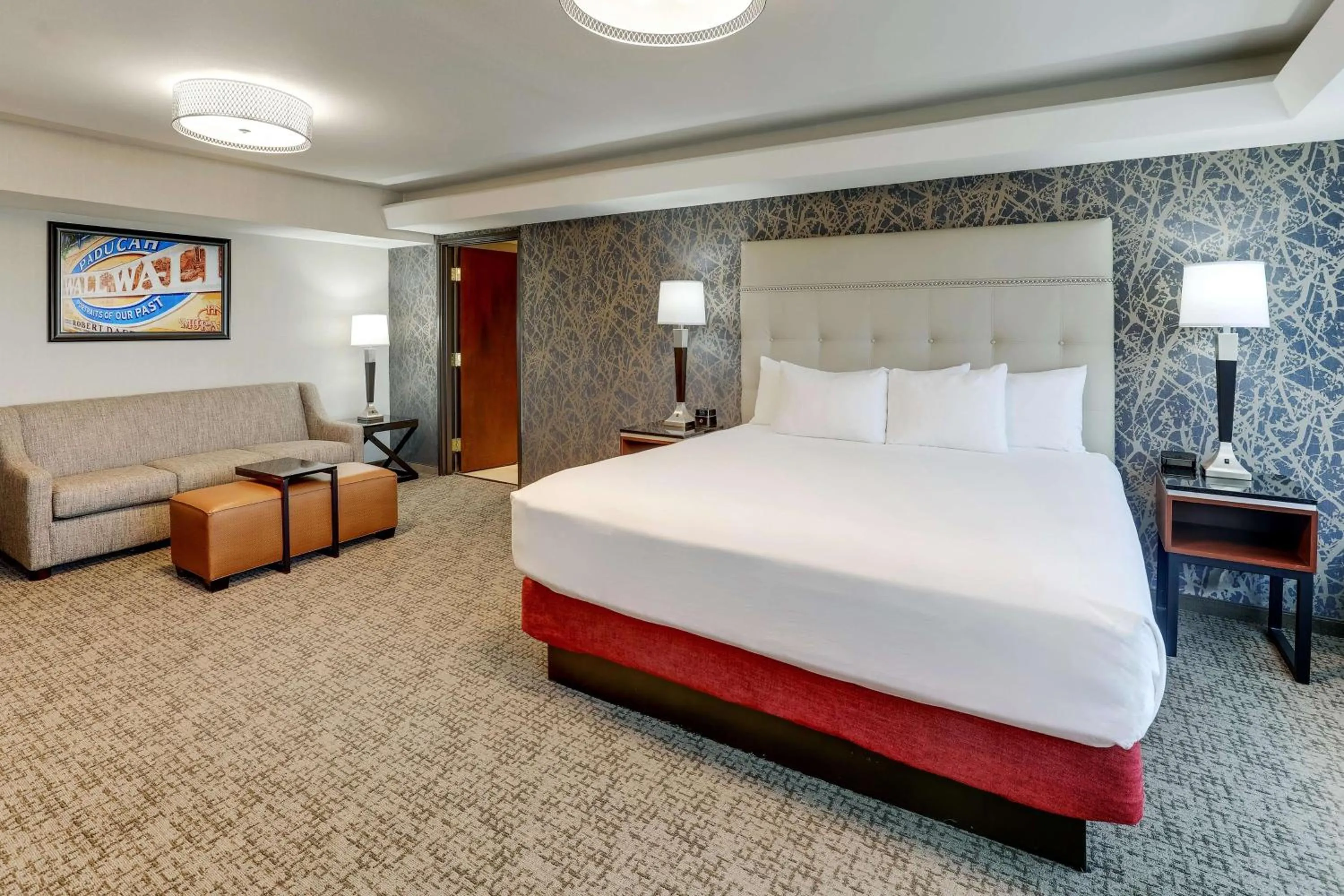 Bedroom, Bed in Drury Inn Paducah