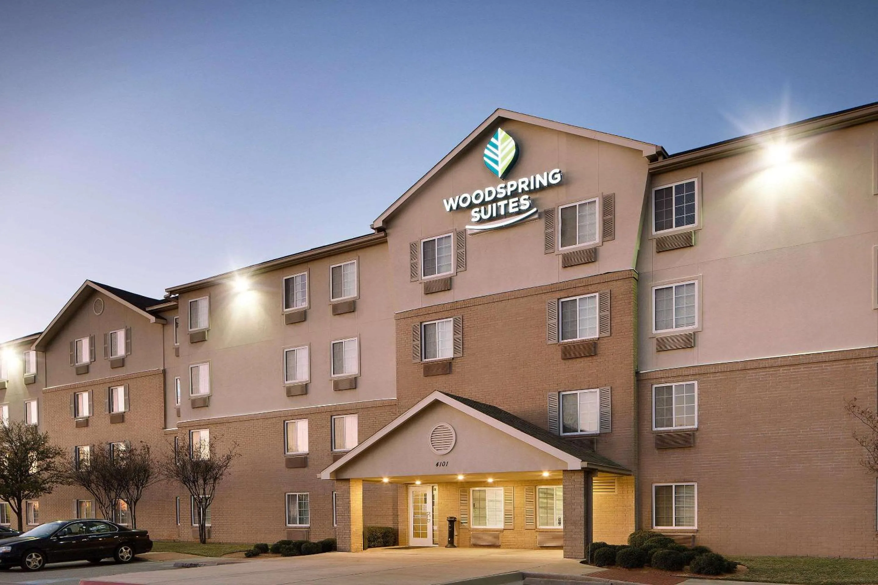 Property building in WoodSpring Suites Fort Worth Forest Hill