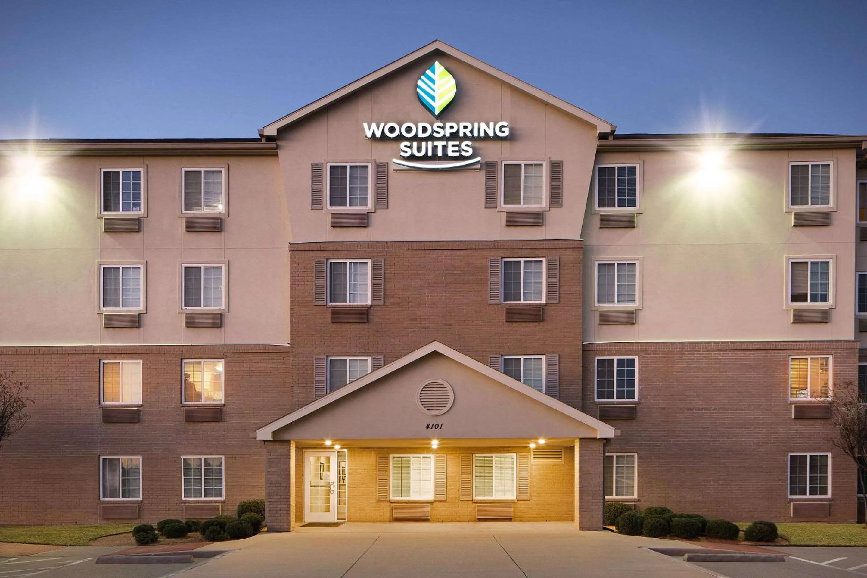 Property building in WoodSpring Suites Fort Worth Forest Hill