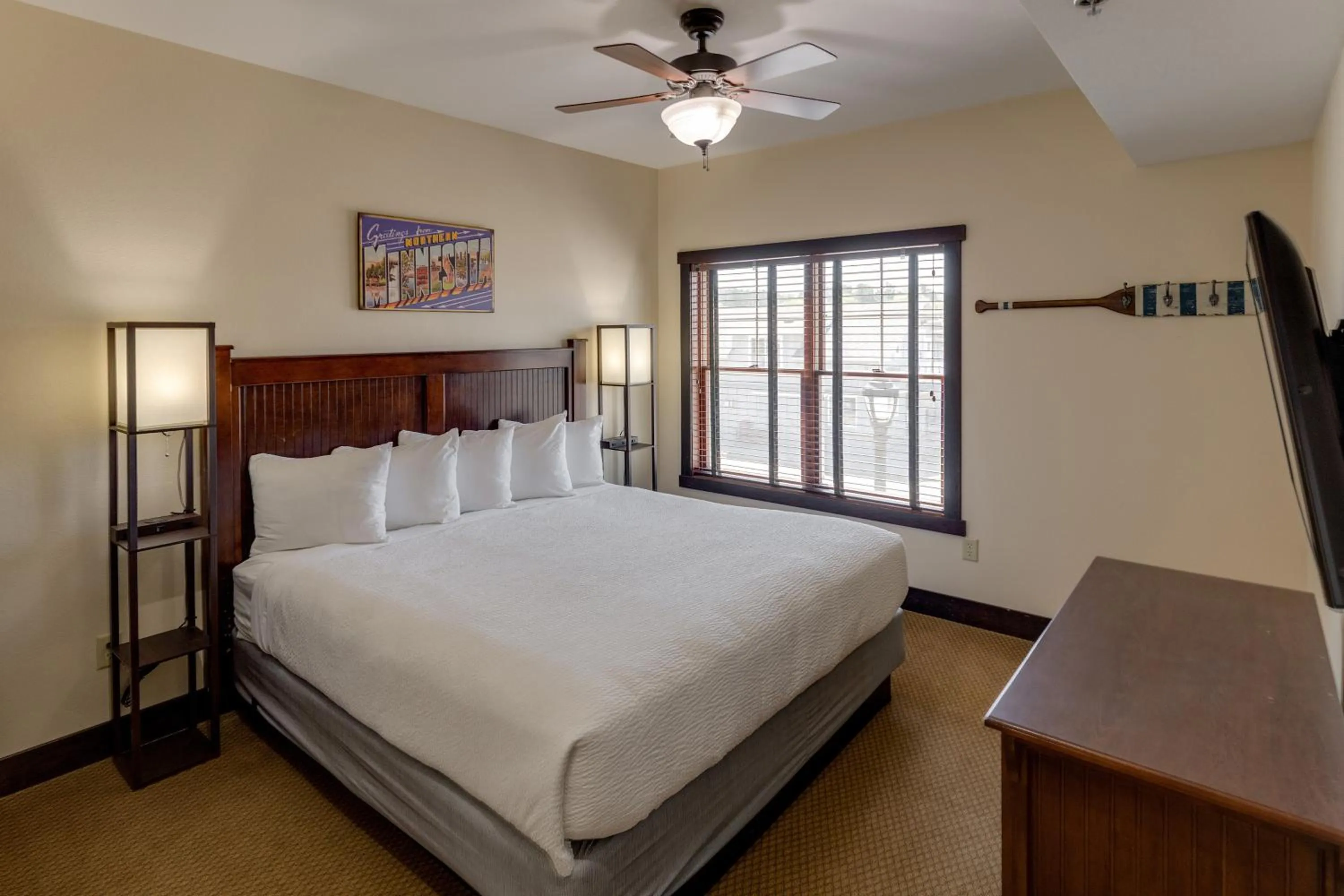 Bedroom, Bed in Chase On The Lake