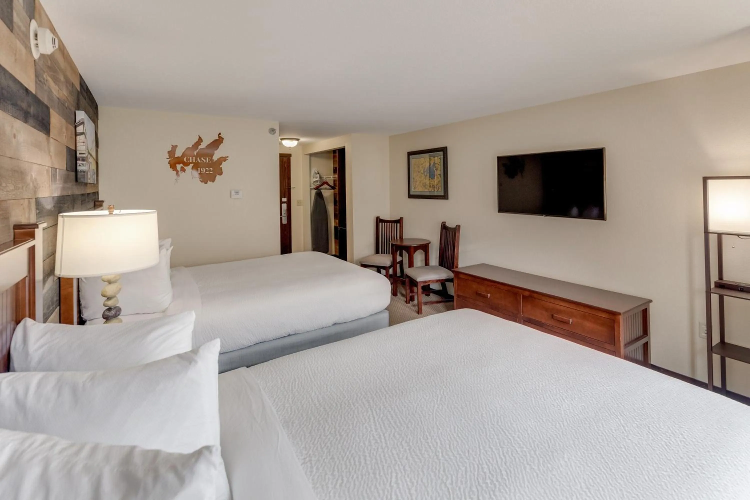 Bed in Chase On The Lake