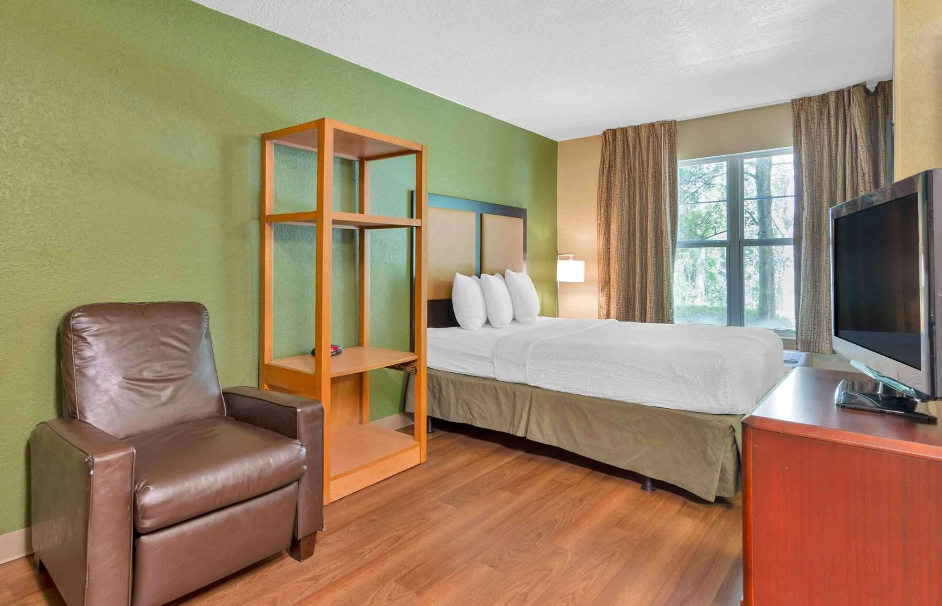 Bedroom in Extended Stay America Suites - Austin - North Central