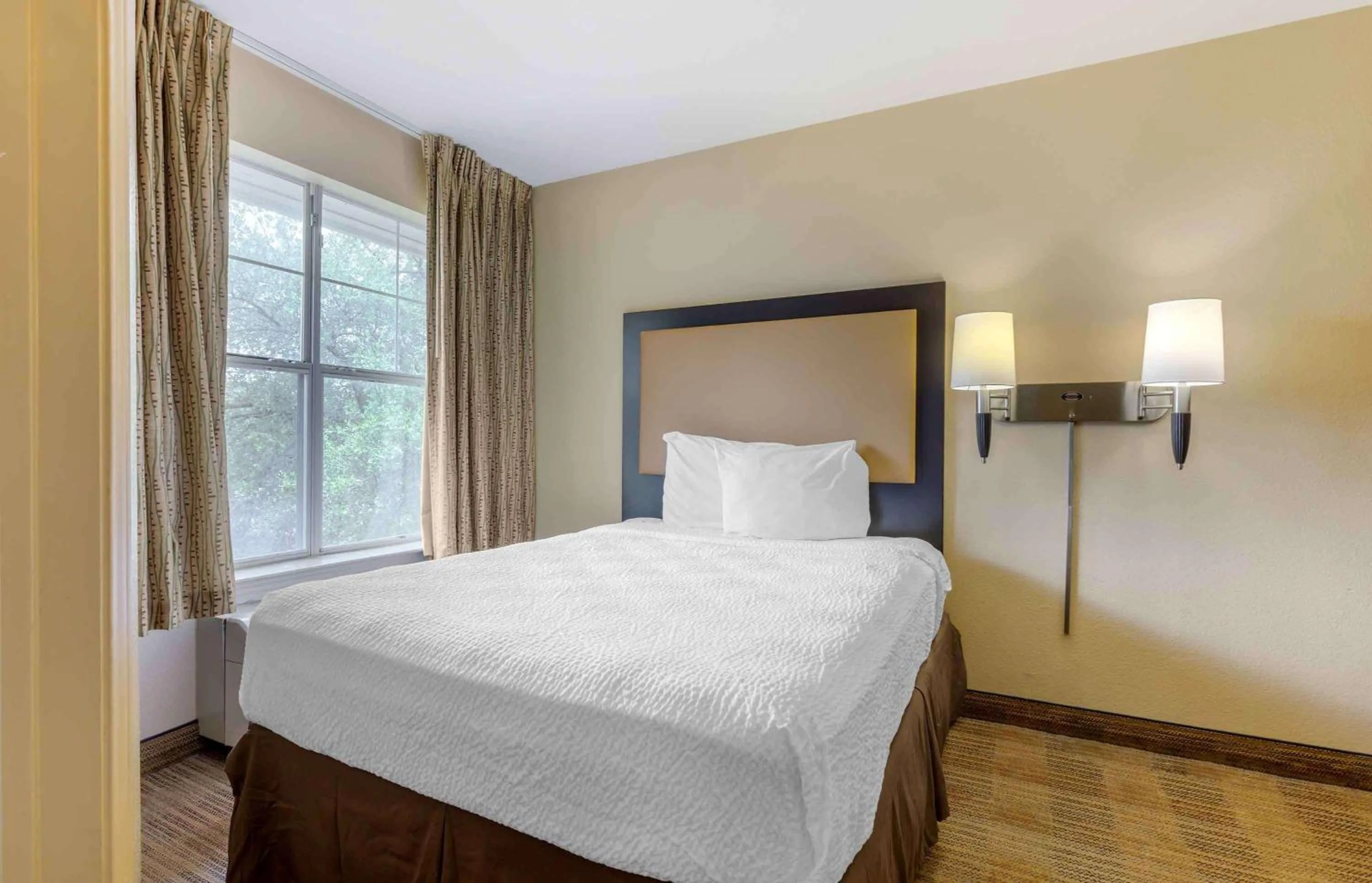 Bedroom in Extended Stay America Suites - Austin - North Central