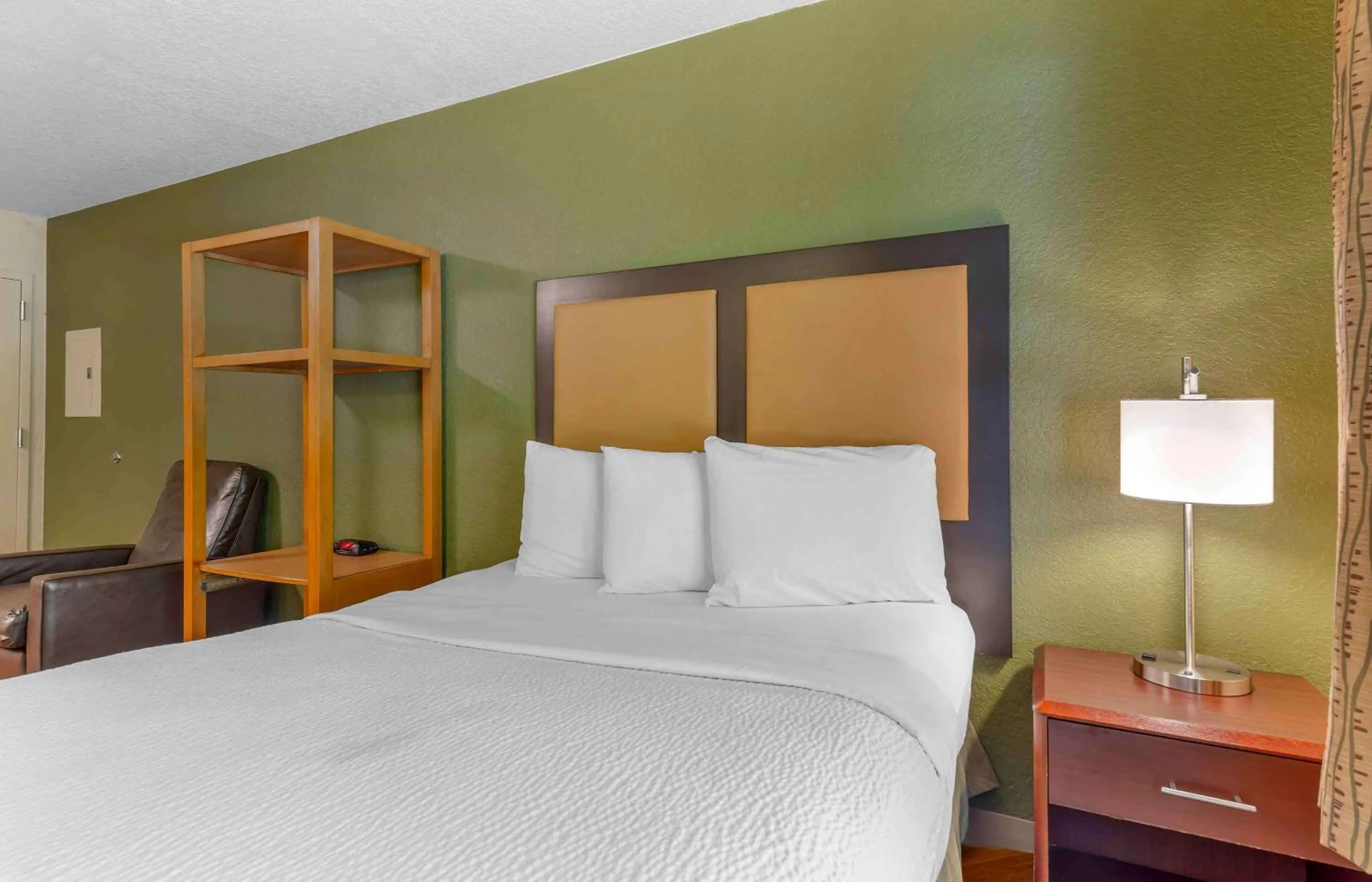 Bedroom in Extended Stay America Suites - Austin - North Central