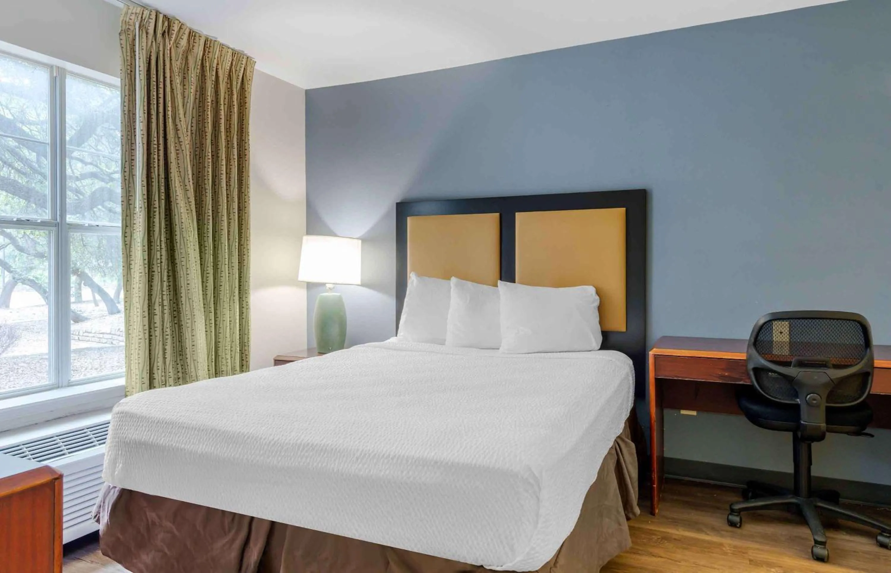 Bedroom in Extended Stay America Suites - Austin - North Central