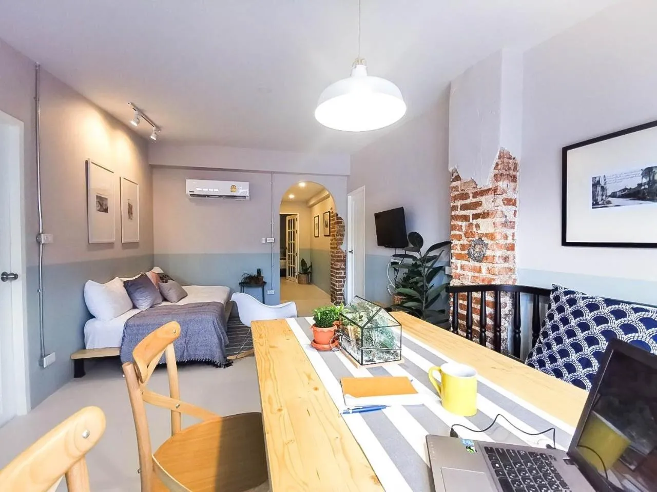 Living room in Snoozy Guesthouse