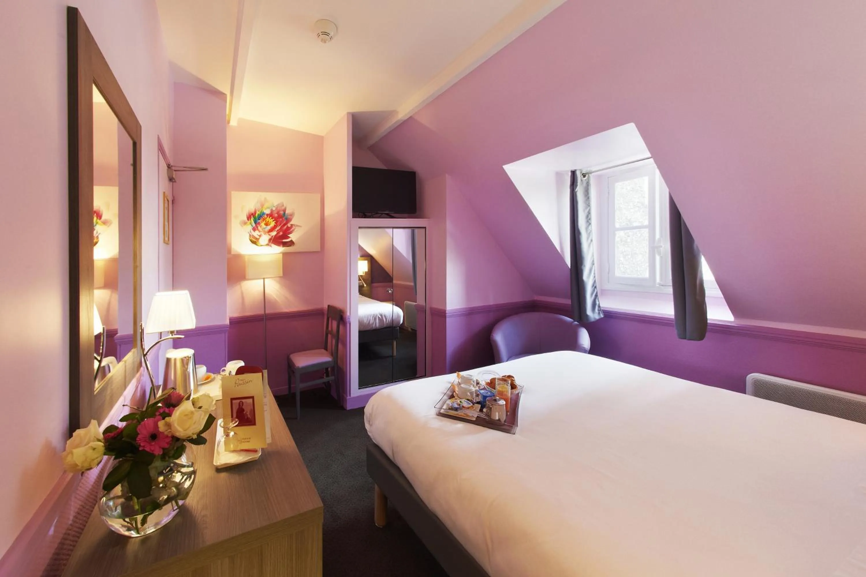 Photo of the whole room, Bed in Hôtel Poussin