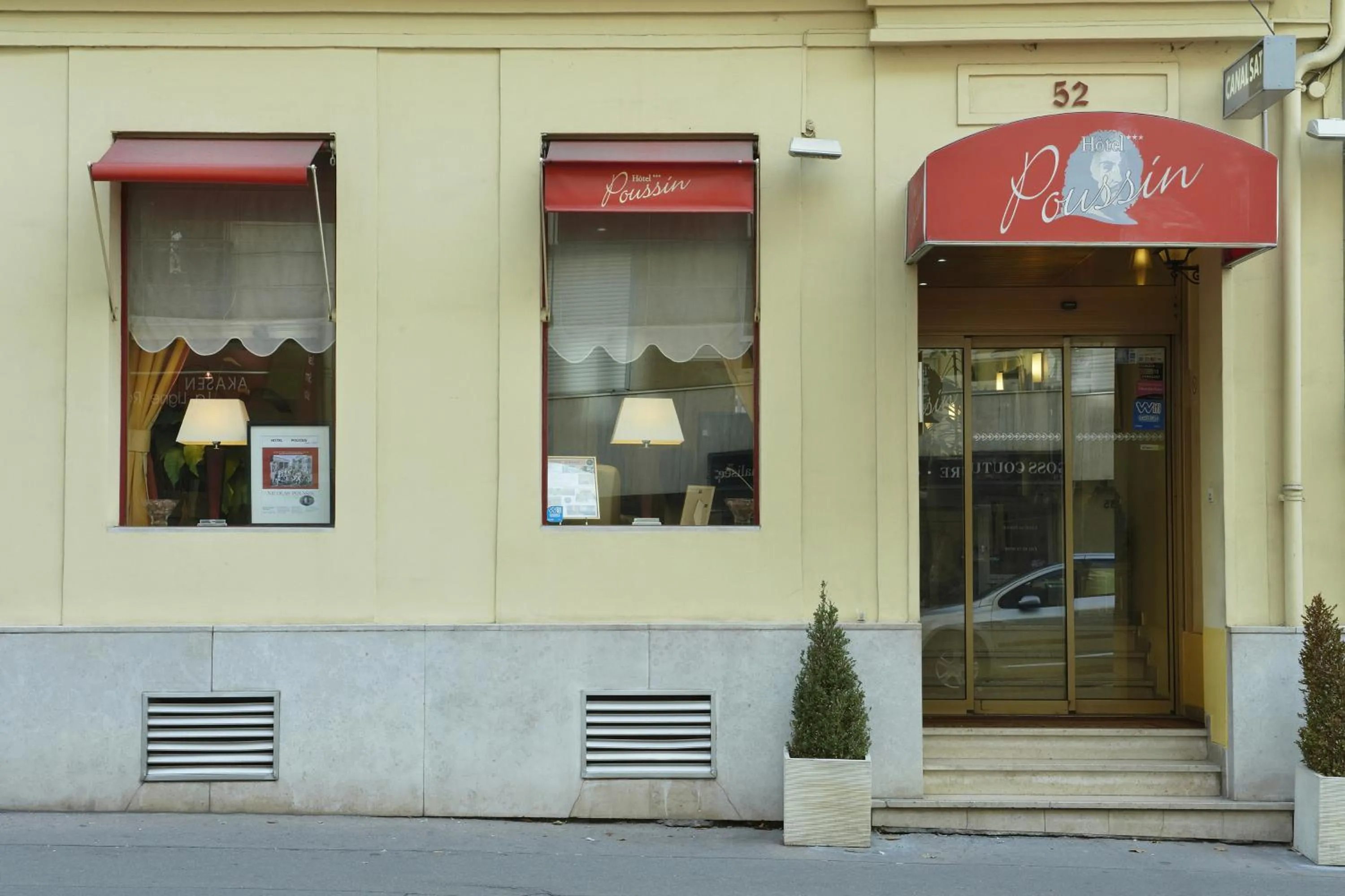 Property building in Hôtel Poussin