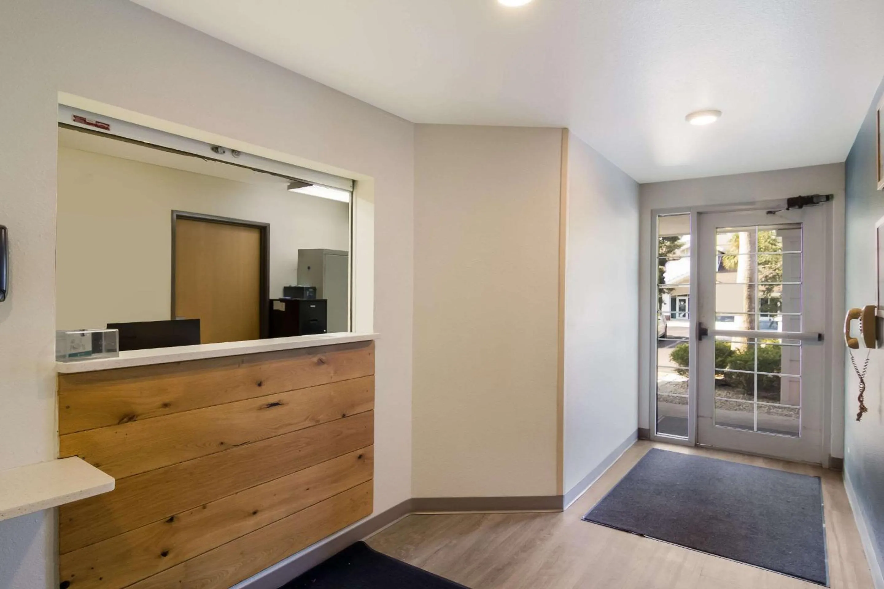Lobby or reception in WoodSpring Suites Jacksonville I-295 East