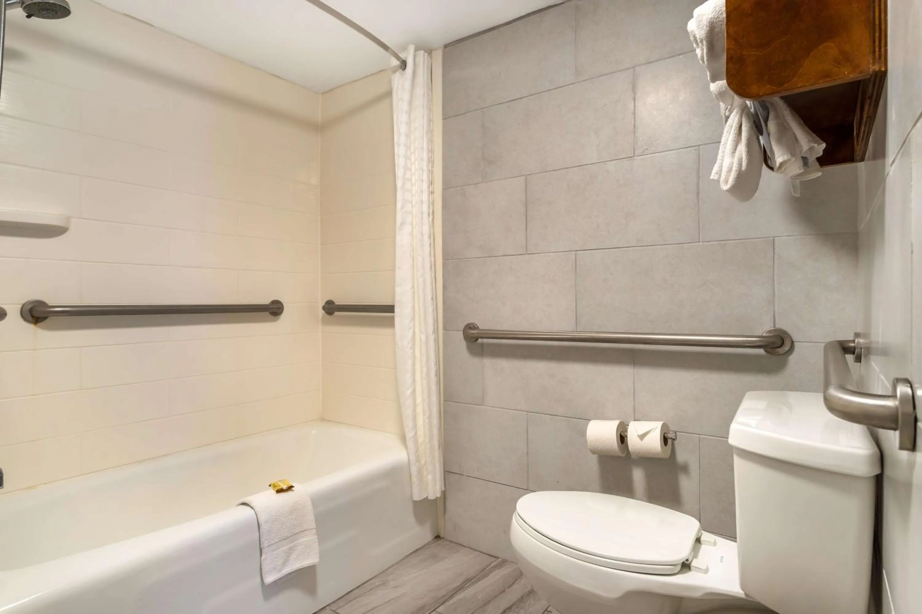 Bathroom in Best Western Plus Houston Energy Corridor