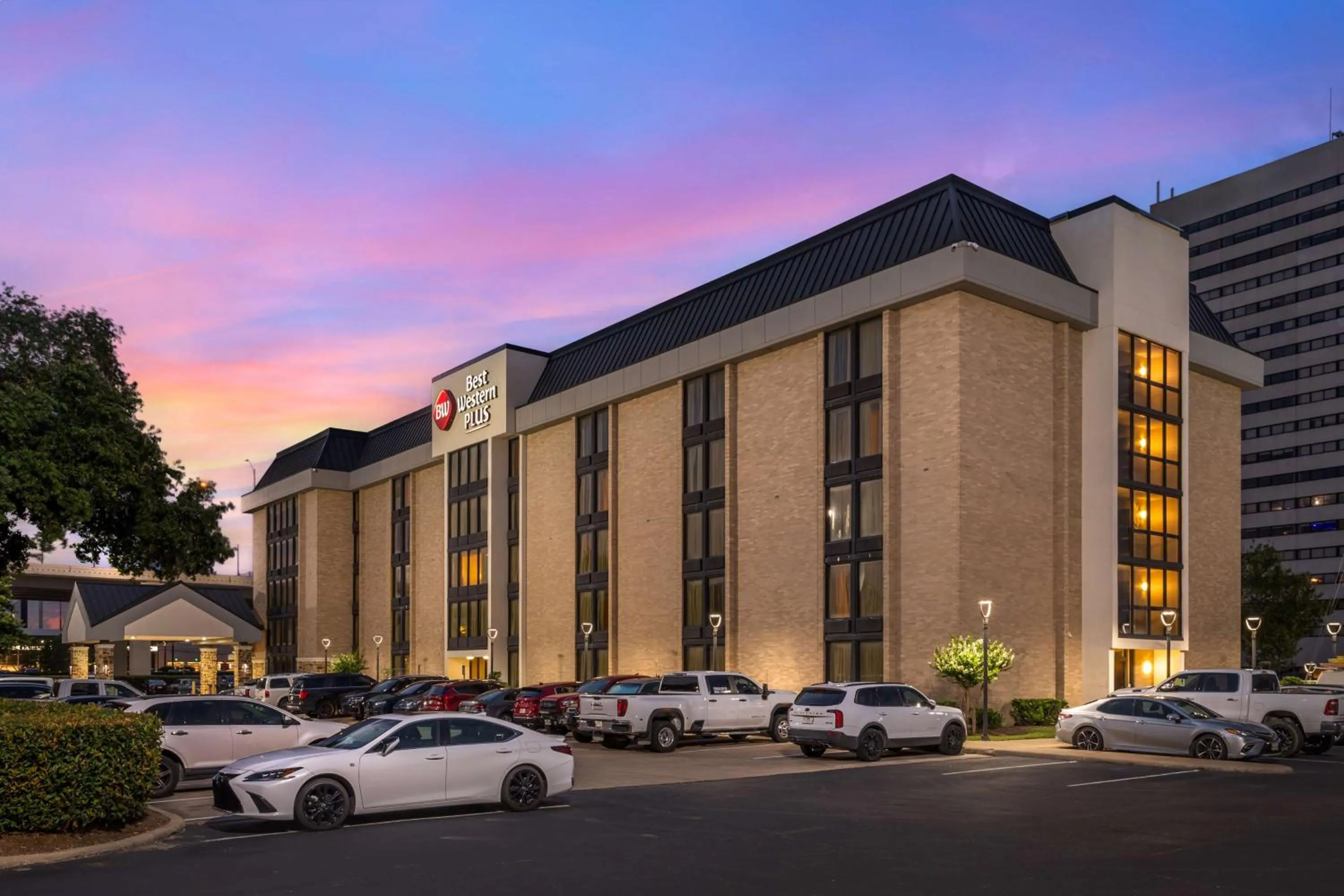 Property building in Best Western Plus Houston Energy Corridor