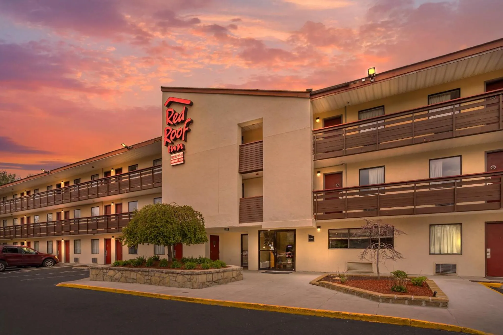 Property building in Red Roof Inn Tinton Falls-Jersey Shore